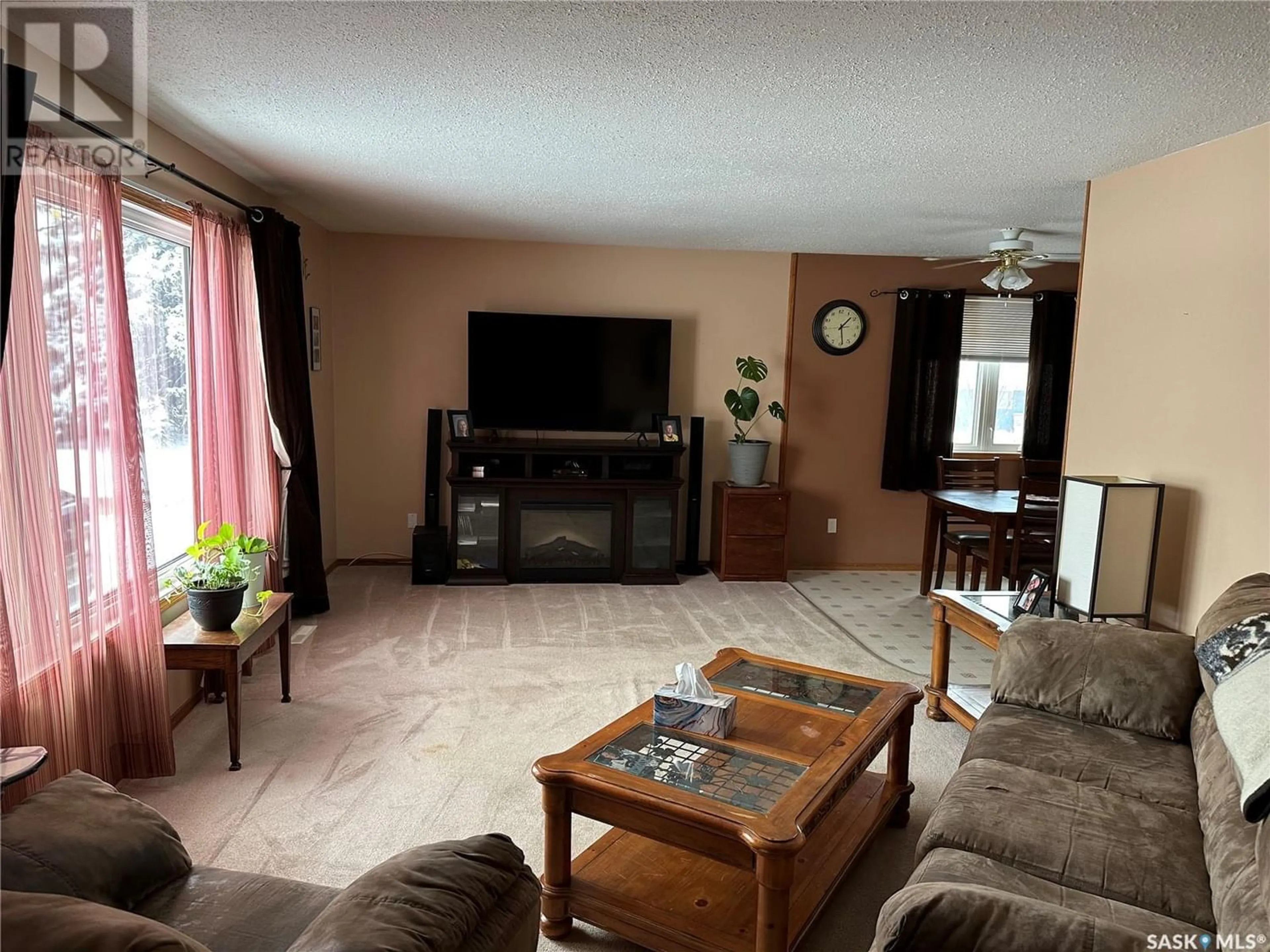 Living room for 5172 Kings AVENUE, Gull Lake Saskatchewan S0N1A0