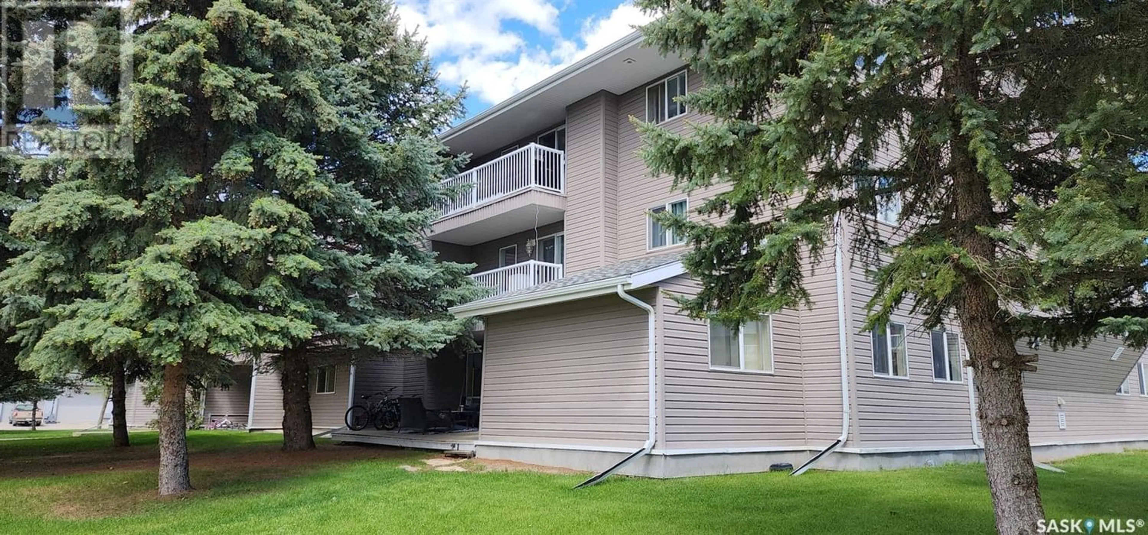 A pic from exterior of the house or condo for 207 1808 Eaglesham AVENUE, Weyburn Saskatchewan S4T2R1