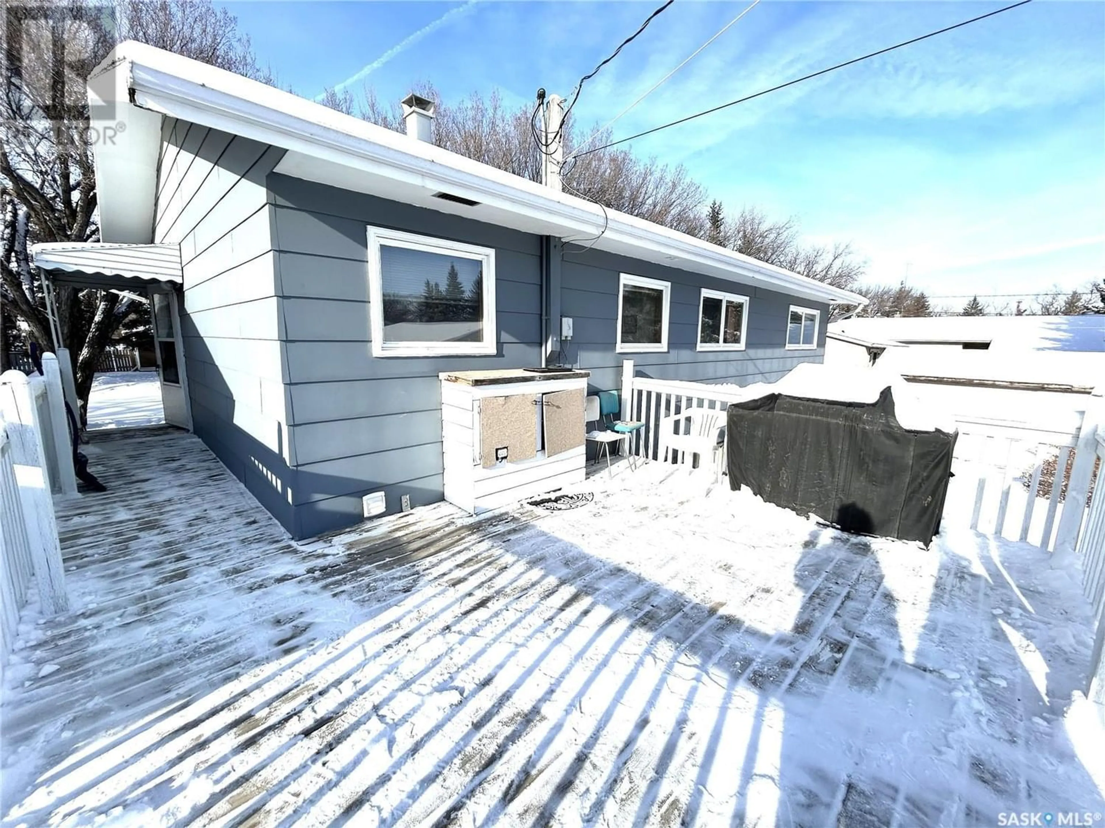 A pic from exterior of the house or condo for 516 Maple STREET, Maple Creek Saskatchewan S0N1N0