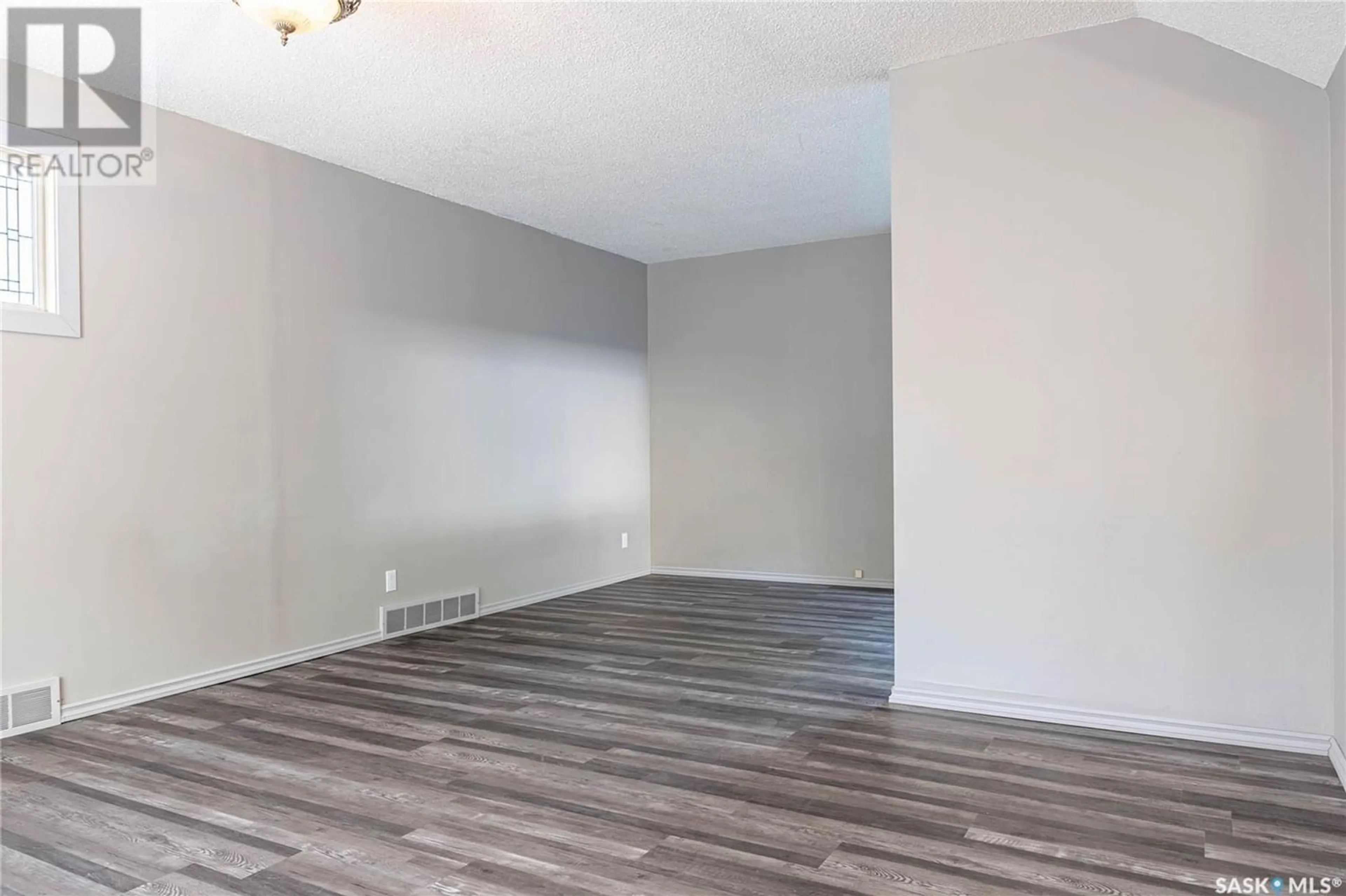 A pic of a room for 422 Duffield STREET W, Moose Jaw Saskatchewan S6H5H8