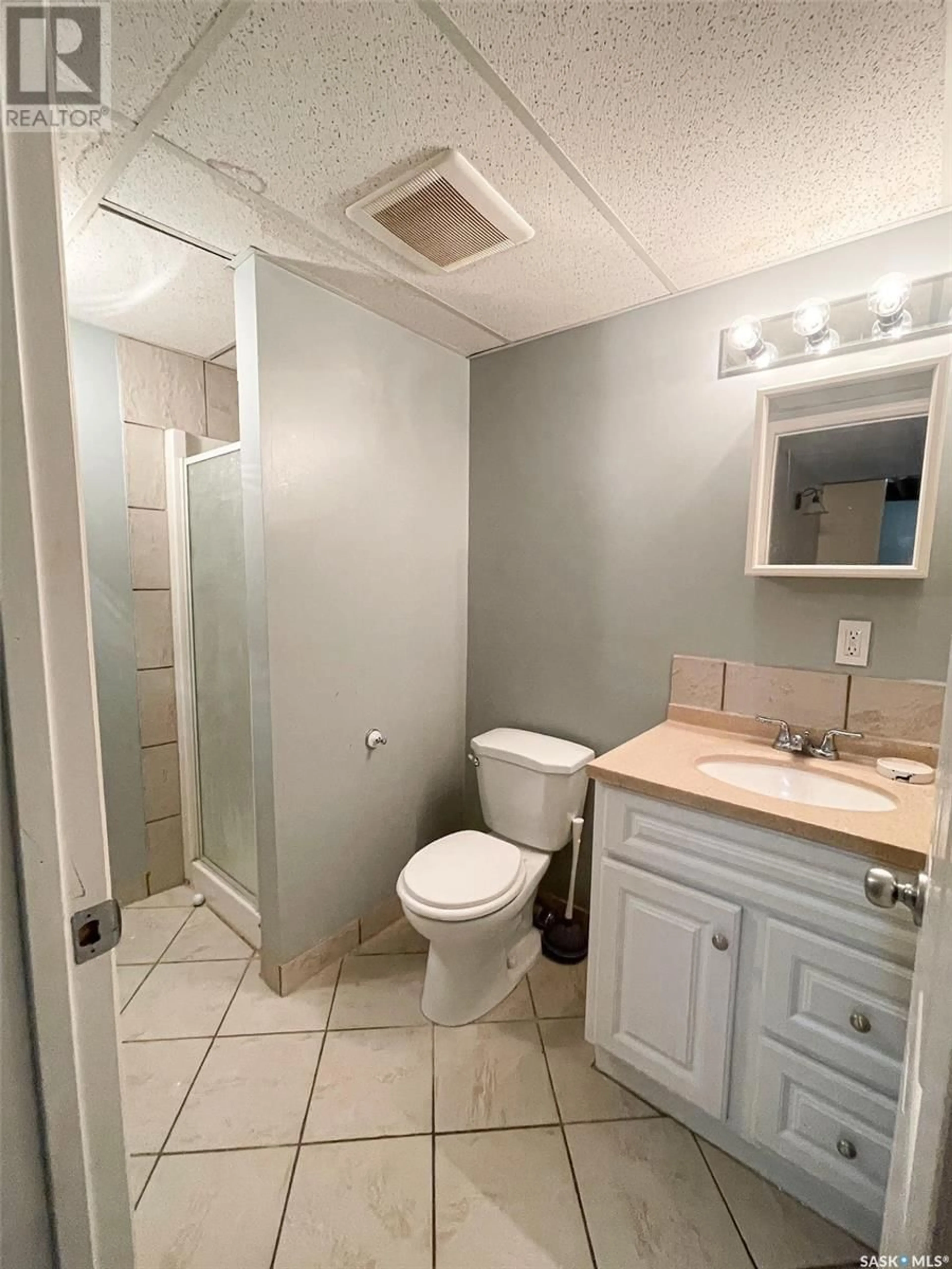 Bathroom for 147 4th STREET W, Pierceland Saskatchewan S0M2K0
