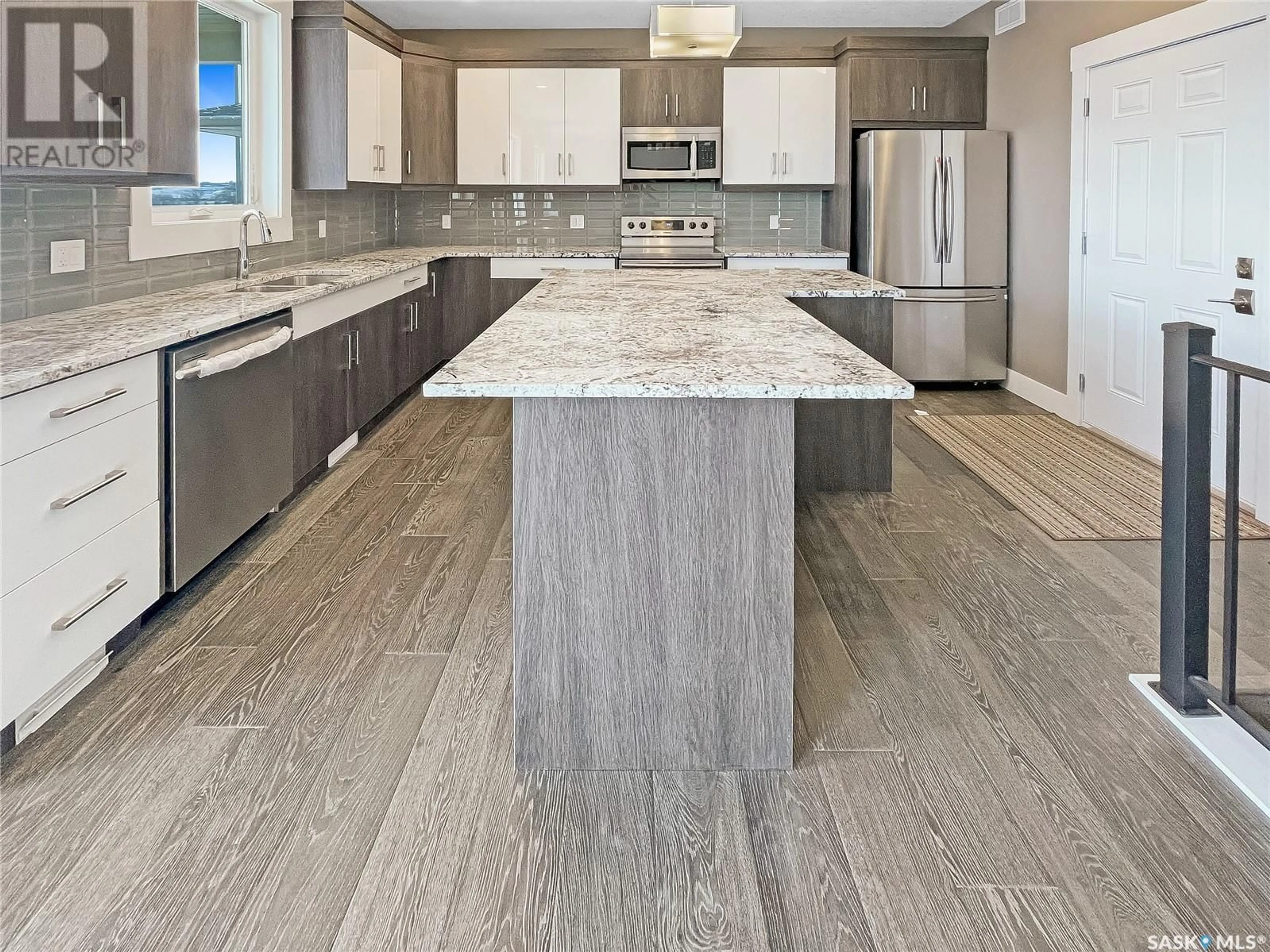 Contemporary kitchen for 641 Douglas DRIVE, Swift Current Saskatchewan S9H5R6