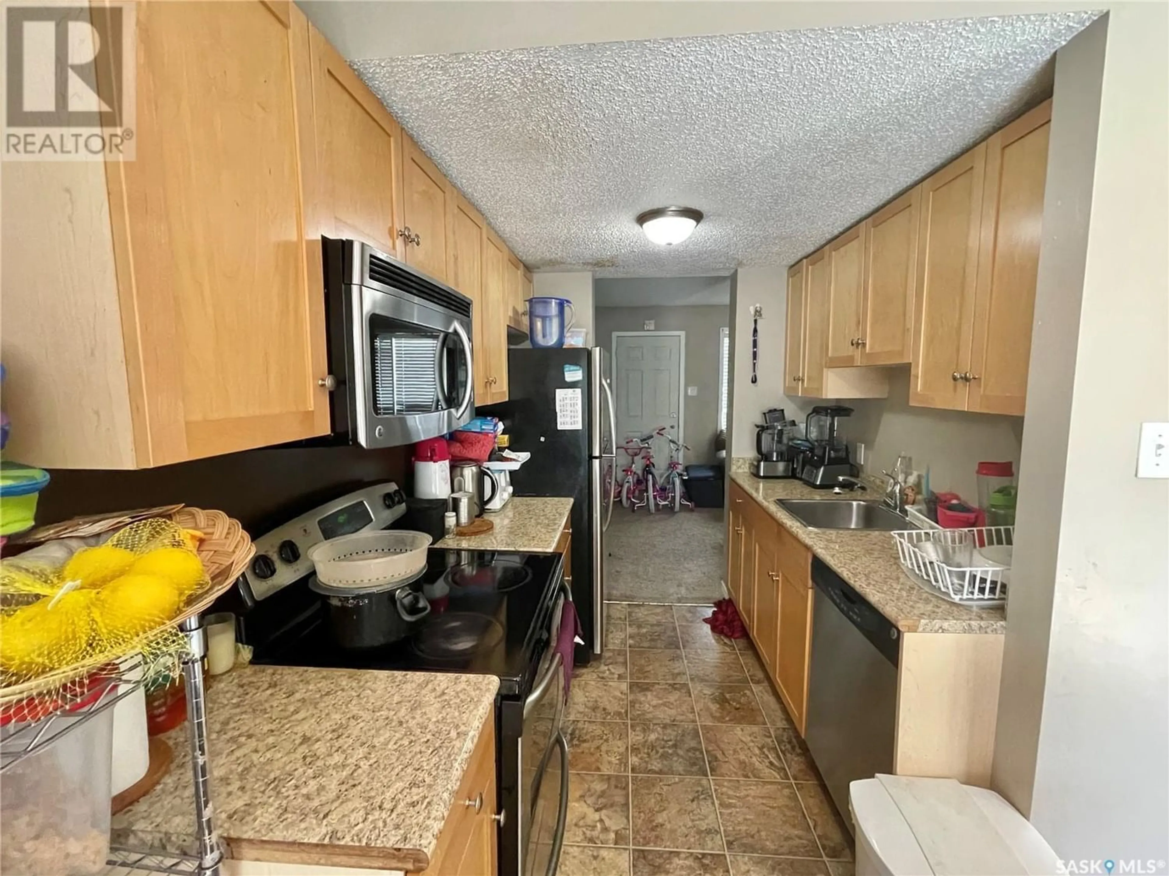 Standard kitchen, unknown floor, cottage for 3826 Castle ROAD, Regina Saskatchewan S4S6M7