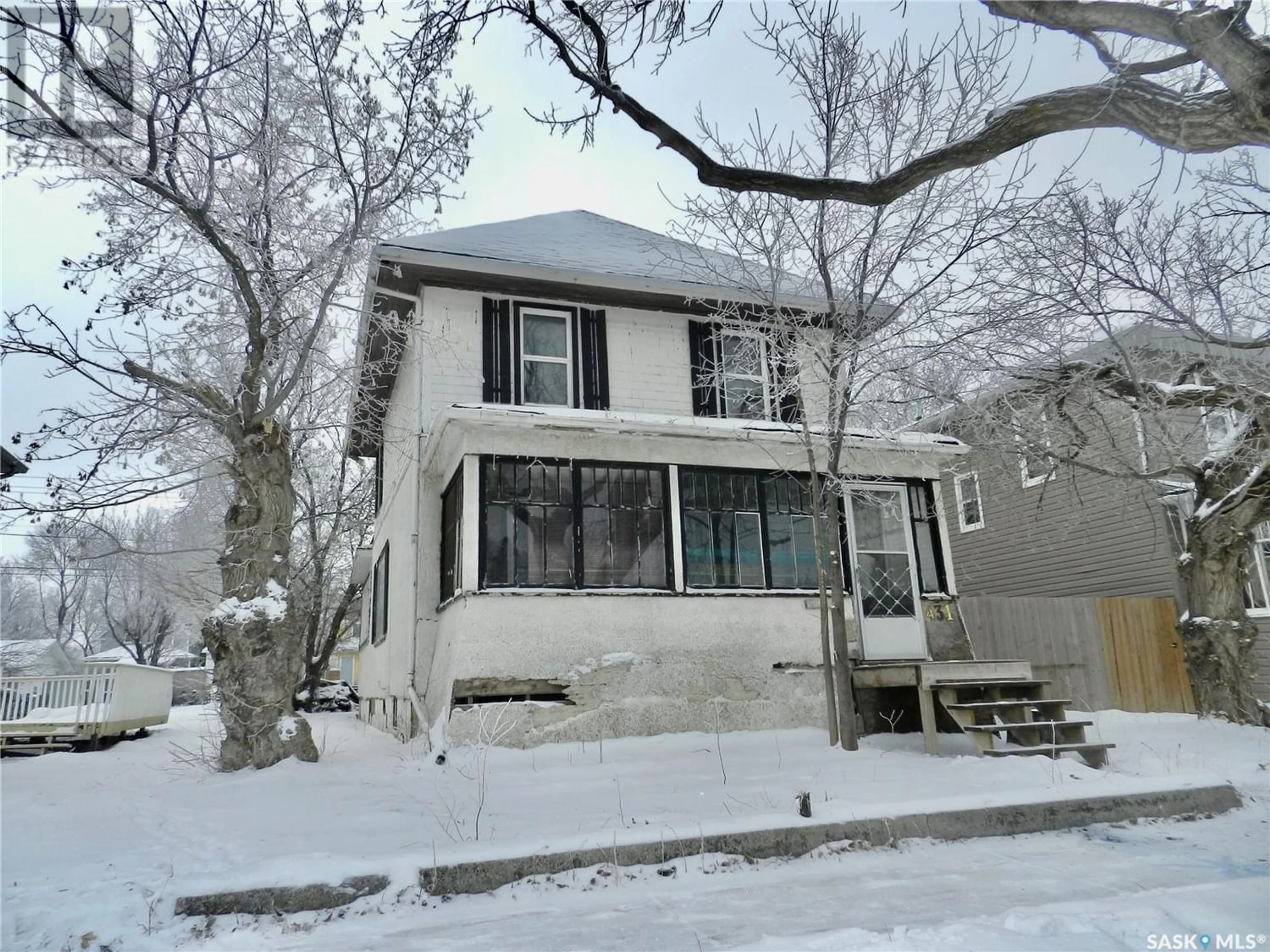 Frontside or backside of a home for 431 Coteau STREET W, Moose Jaw Saskatchewan S6H5E1