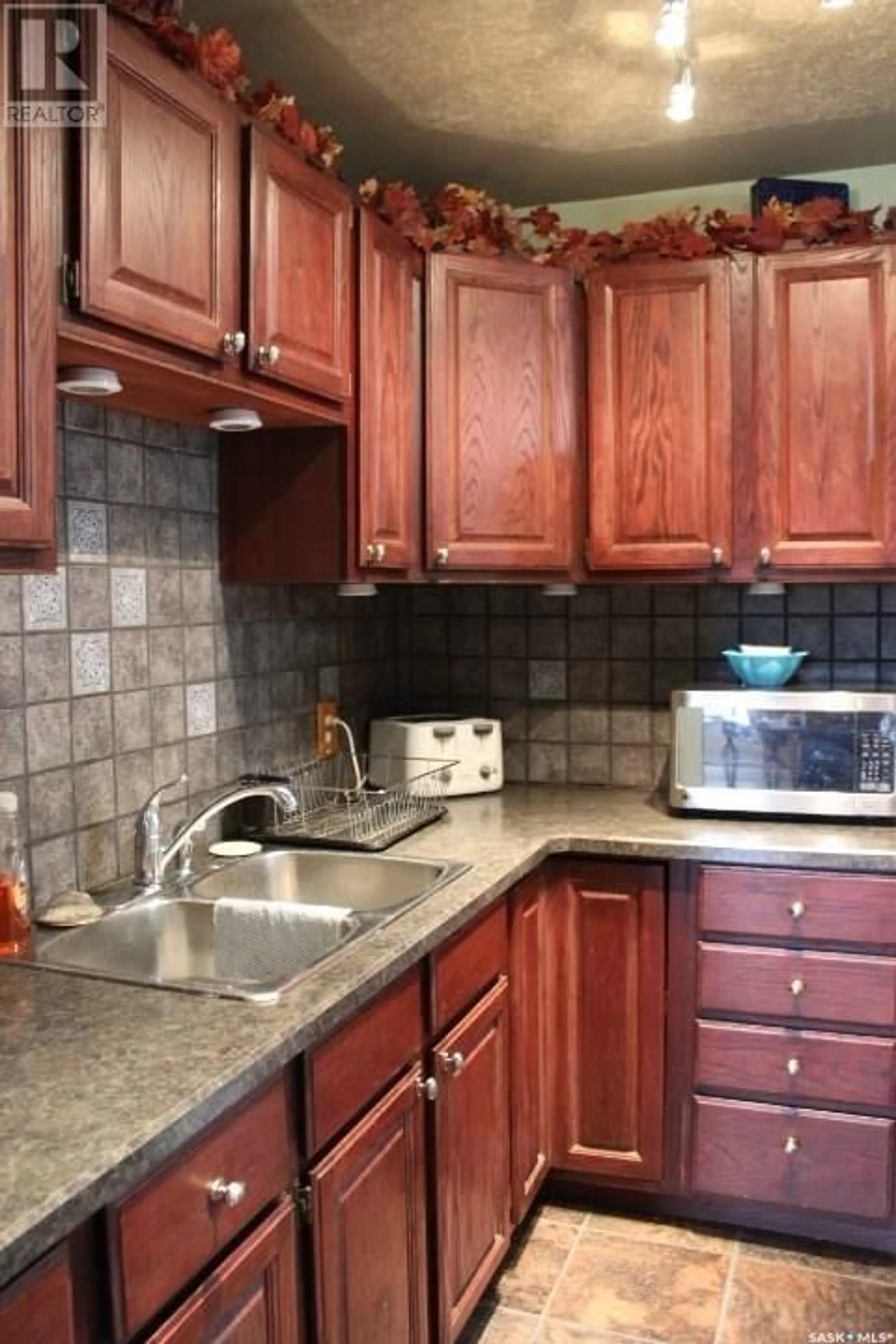 Standard kitchen for 778 3rd STREET E, Shaunavon Saskatchewan S0N2M0