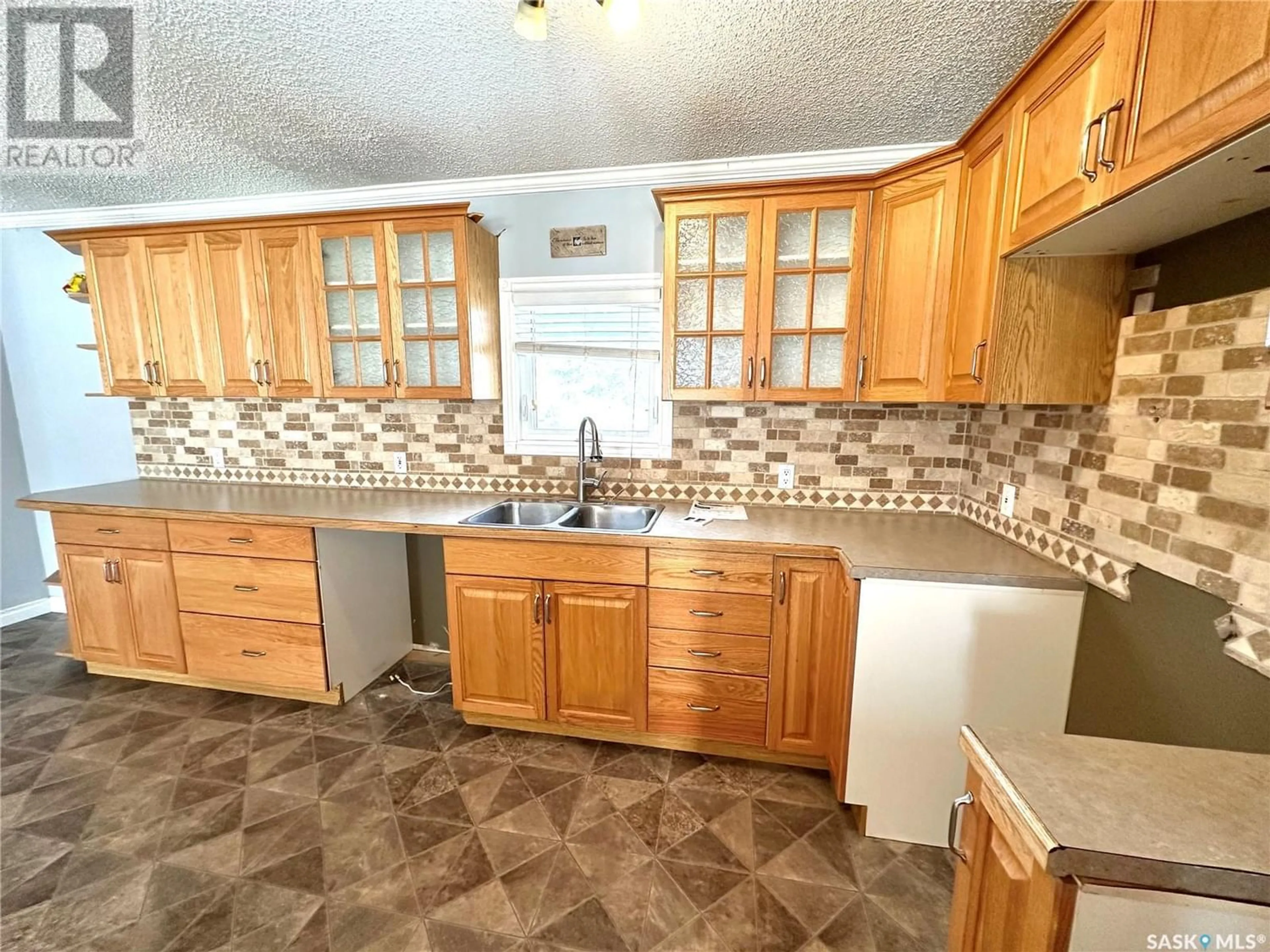 Kitchen for 609 2nd STREET W, Wilkie Saskatchewan S0K4W0