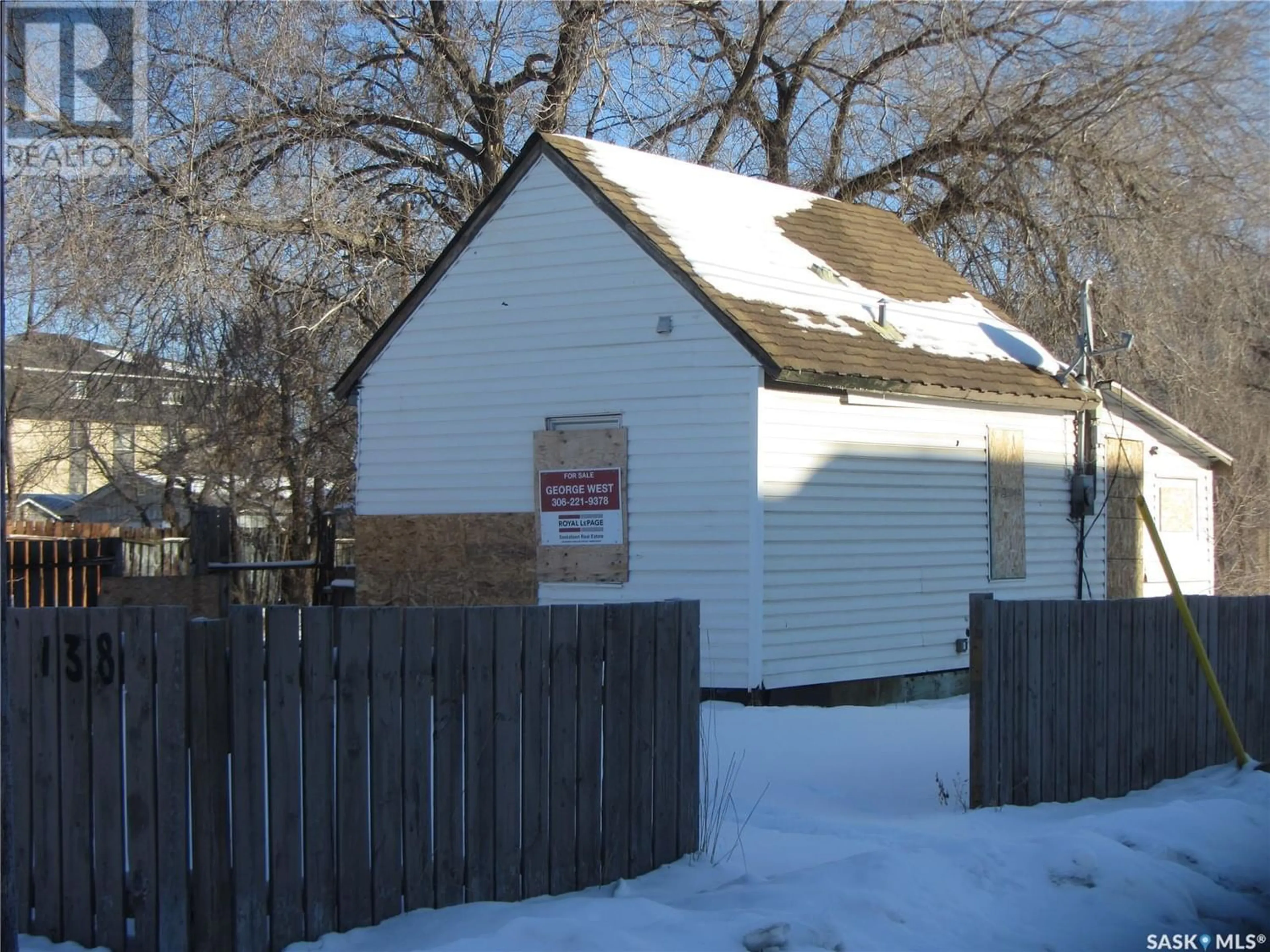 Frontside or backside of a home for 138 V AVENUE S, Saskatoon Saskatchewan S7M3E1