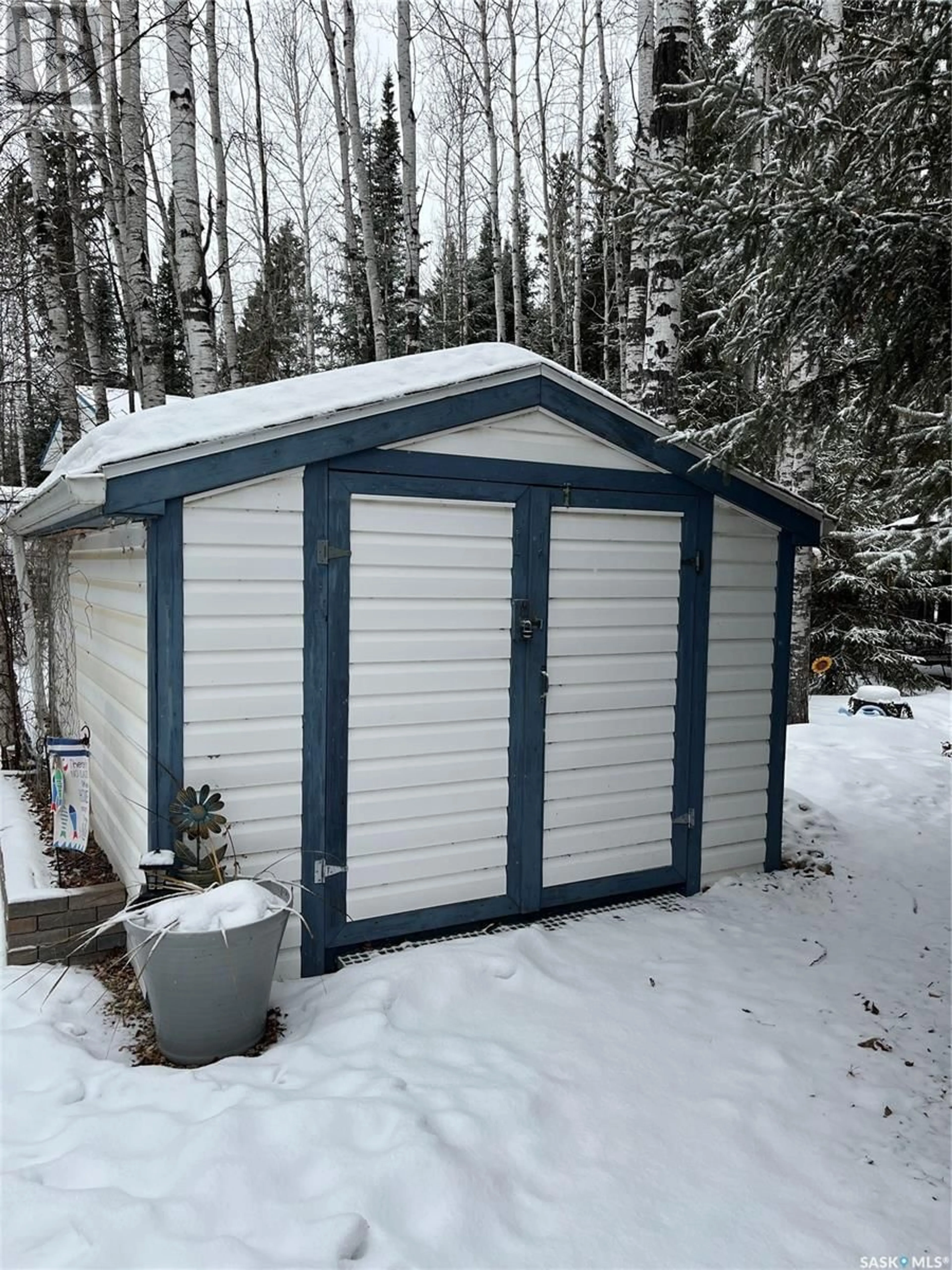 Patio, cottage for 9A Delaronde PLACE, Delaronde Lake Saskatchewan S0J0E0