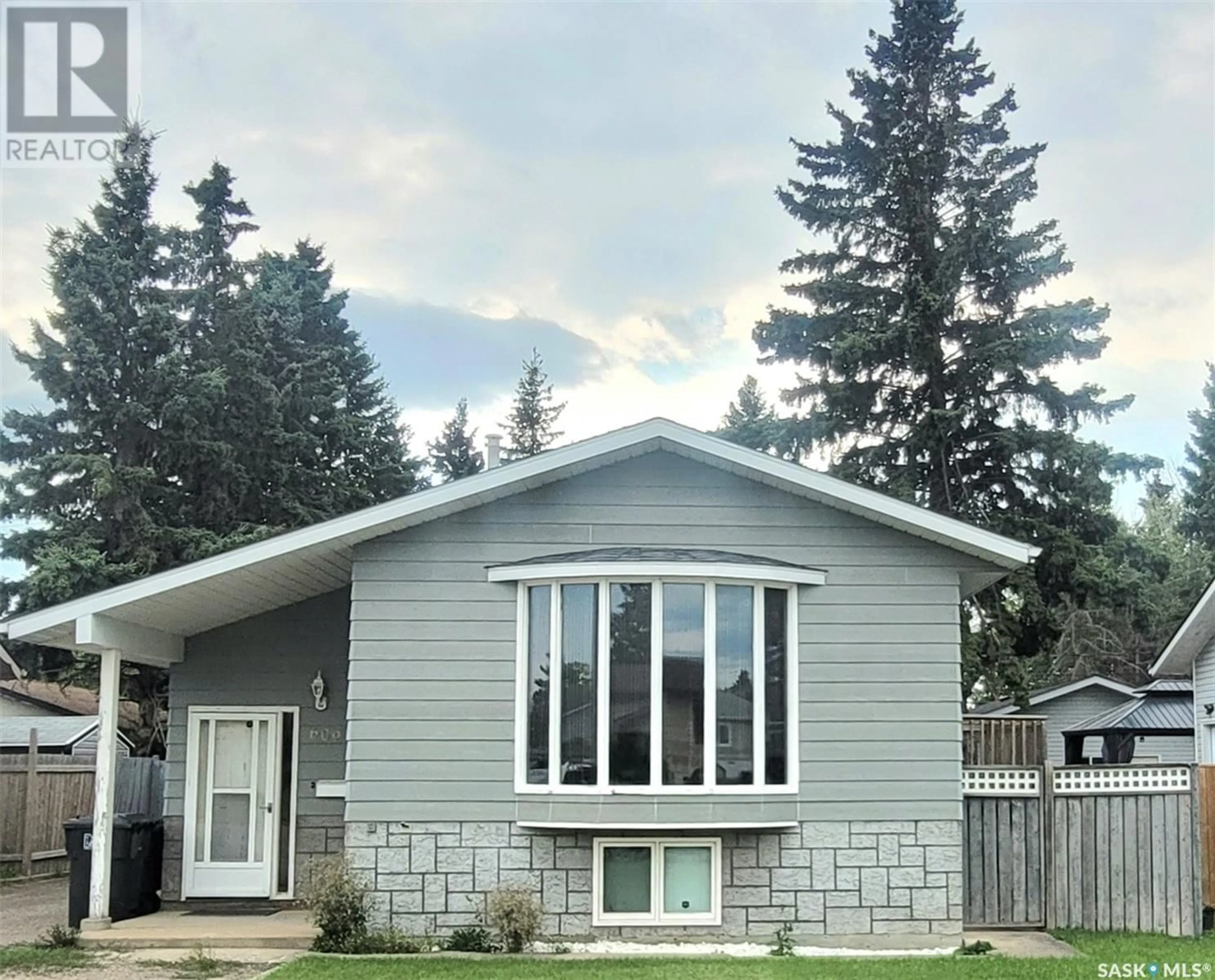Frontside or backside of a home for 609 2nd STREET W, Meadow Lake Saskatchewan S9X1Y9