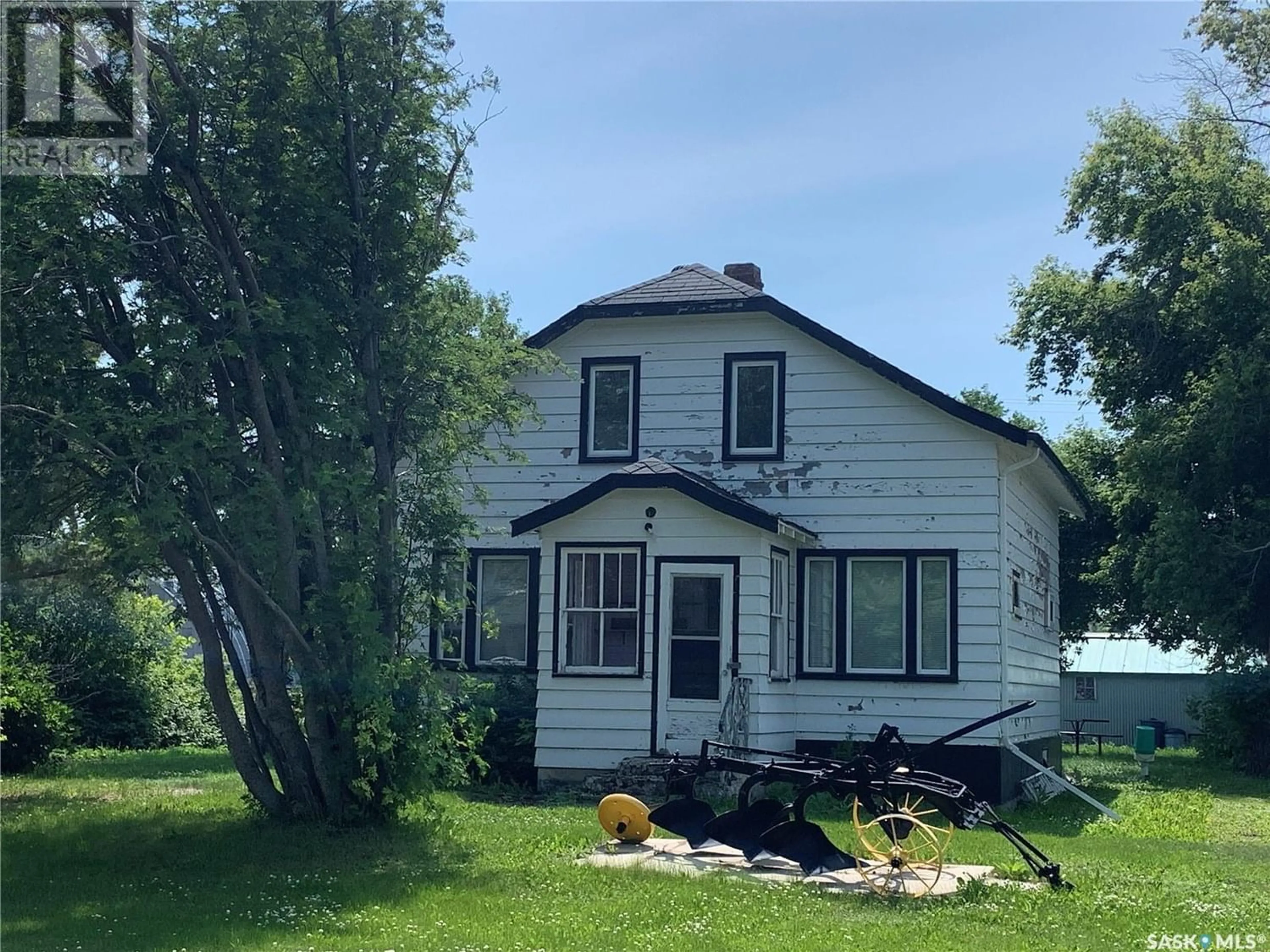 Frontside or backside of a home for 404 Main Street, Muenster Saskatchewan S0K2Y0