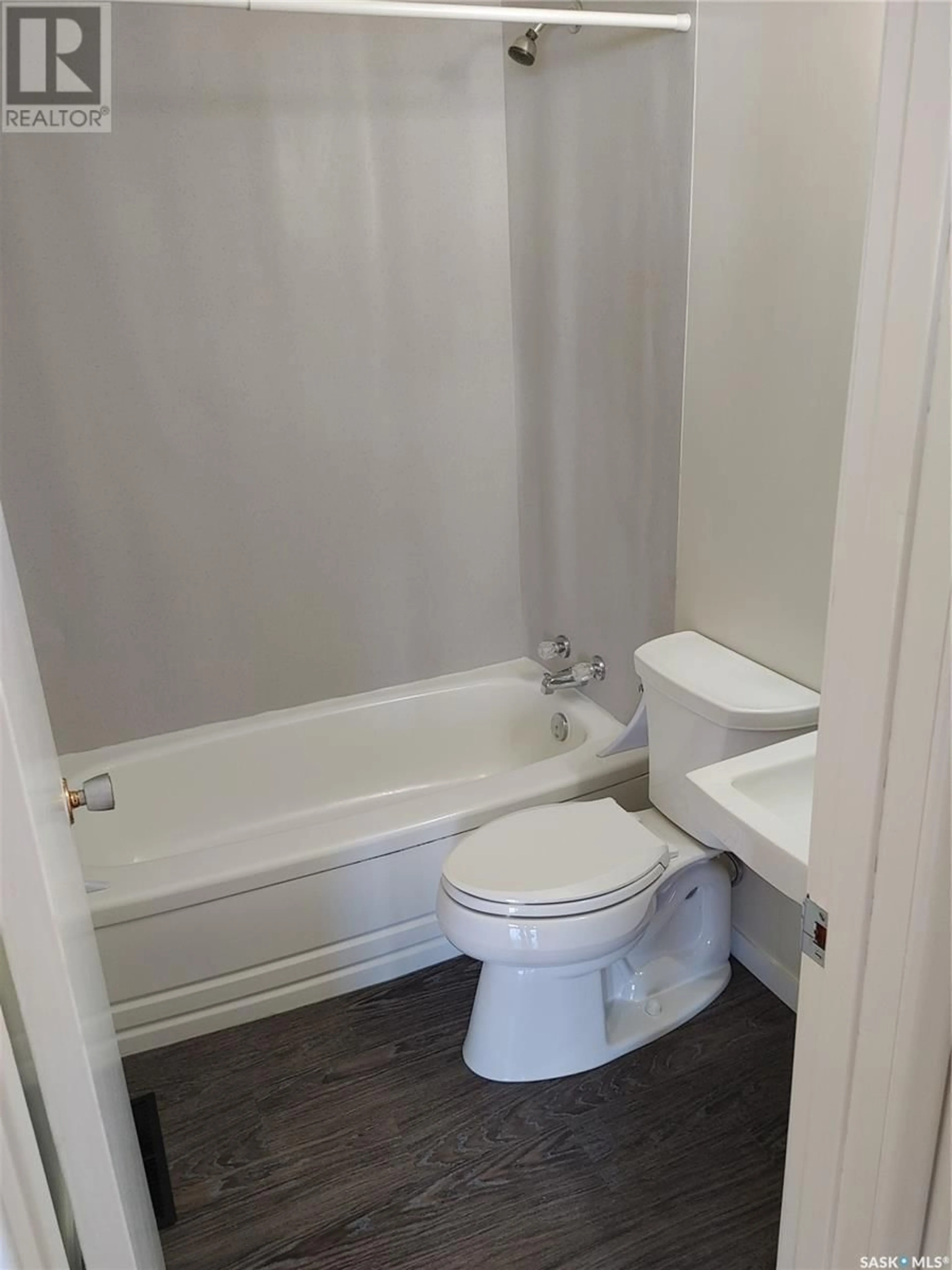 Standard bathroom for 308 2nd AVENUE, Cudworth Saskatchewan S0K1B0