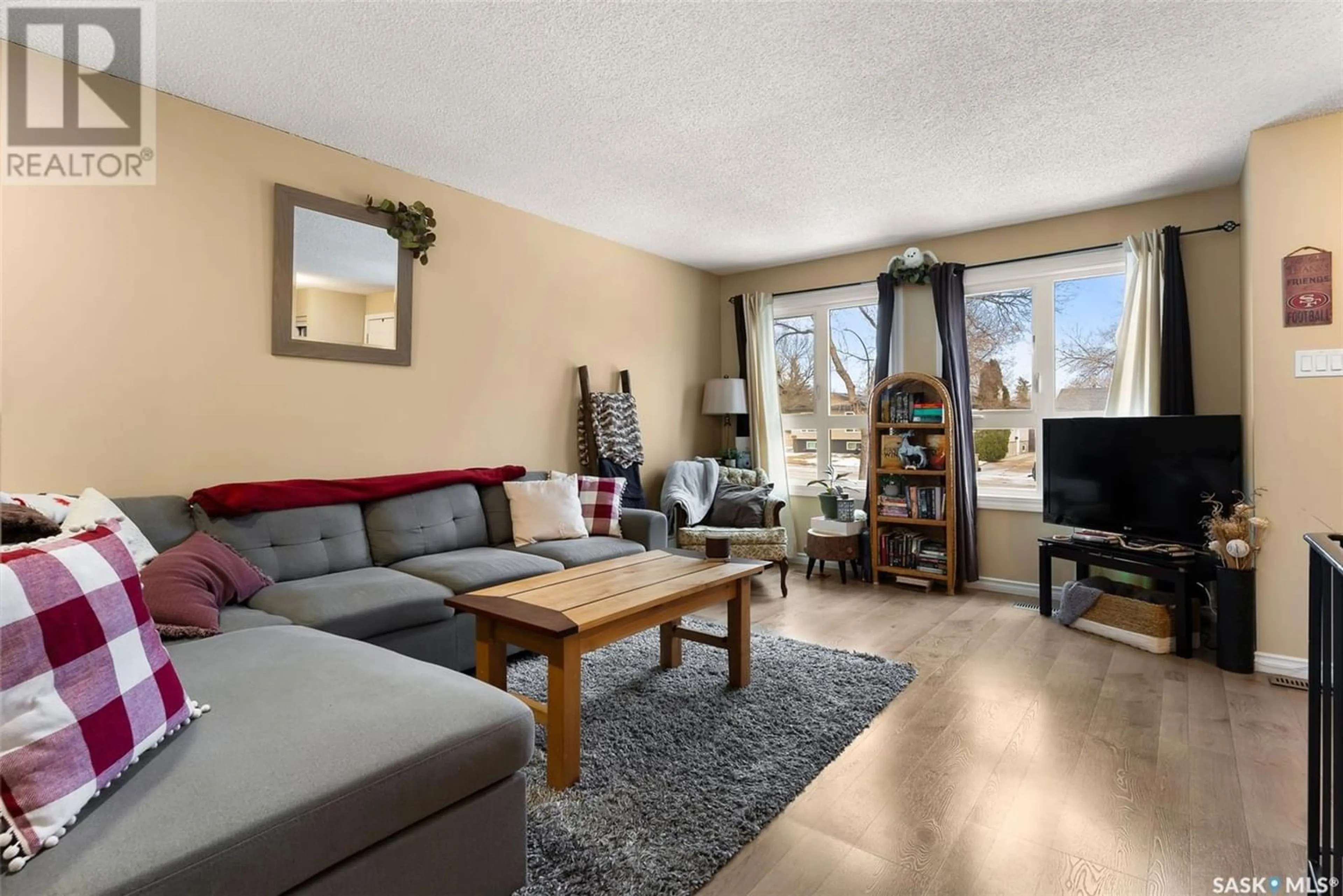 Living room for 742 VANIER DRIVE N, Regina Saskatchewan S4X2J6