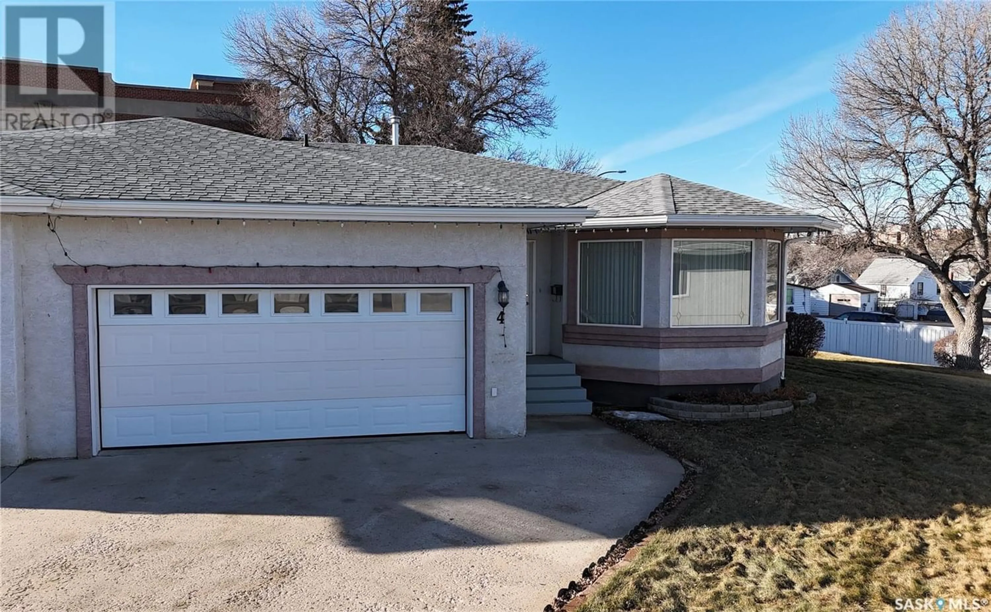 Frontside or backside of a home for 4 701 North STREET E, Swift Current Saskatchewan S9H5C8