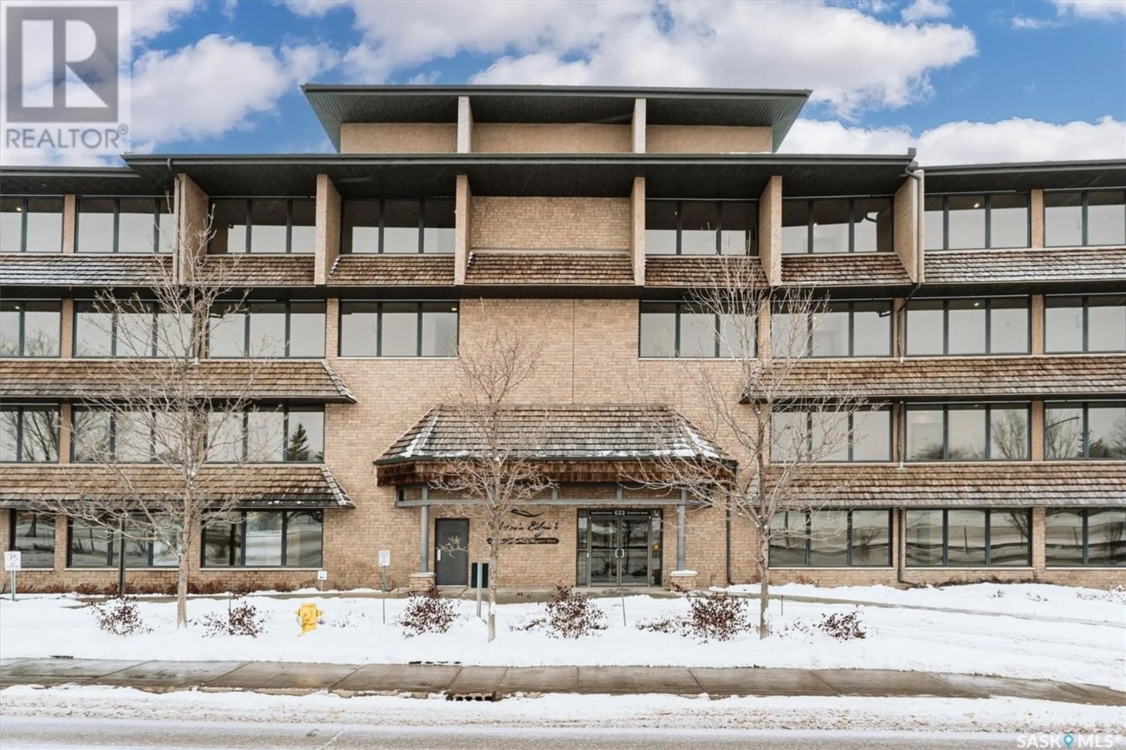 A pic from exterior of the house or condo for 332 623 Saskatchewan CRESCENT W, Saskatoon Saskatchewan S7M0A5