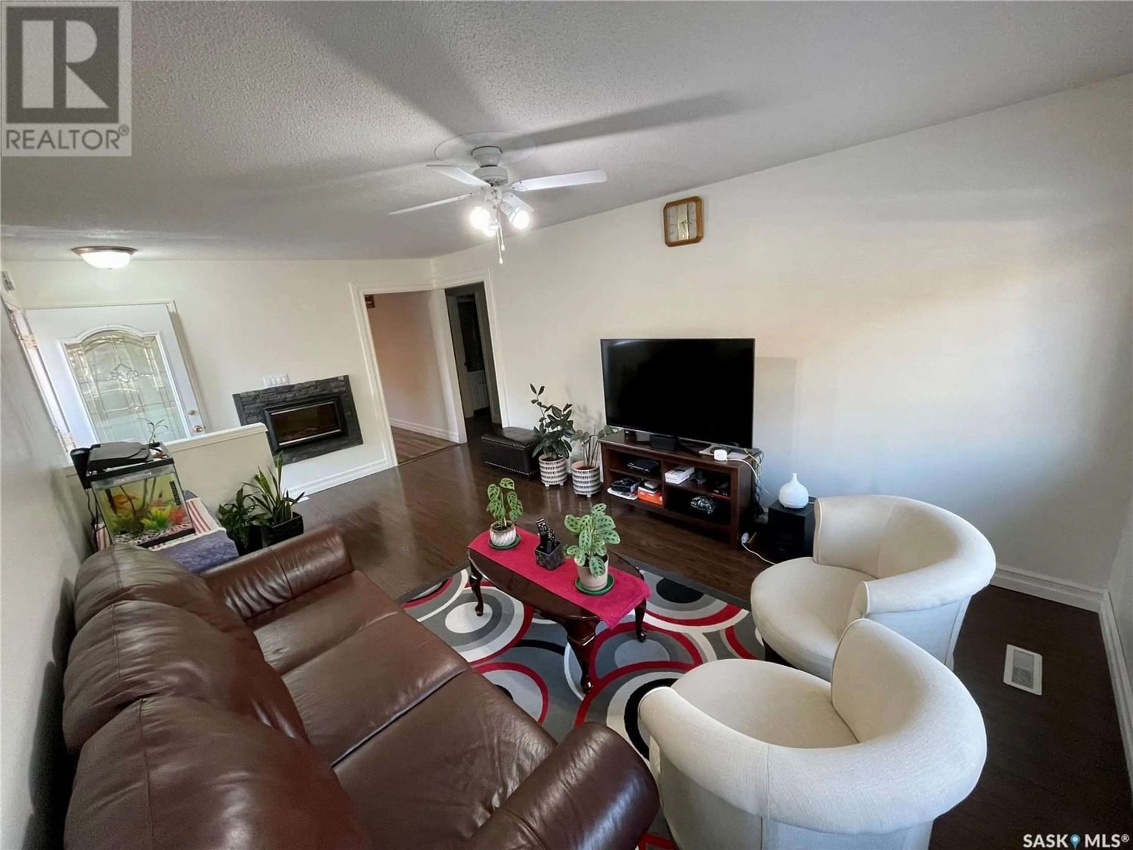 Living room for 218 Upland DRIVE, Regina Saskatchewan S4R5H4