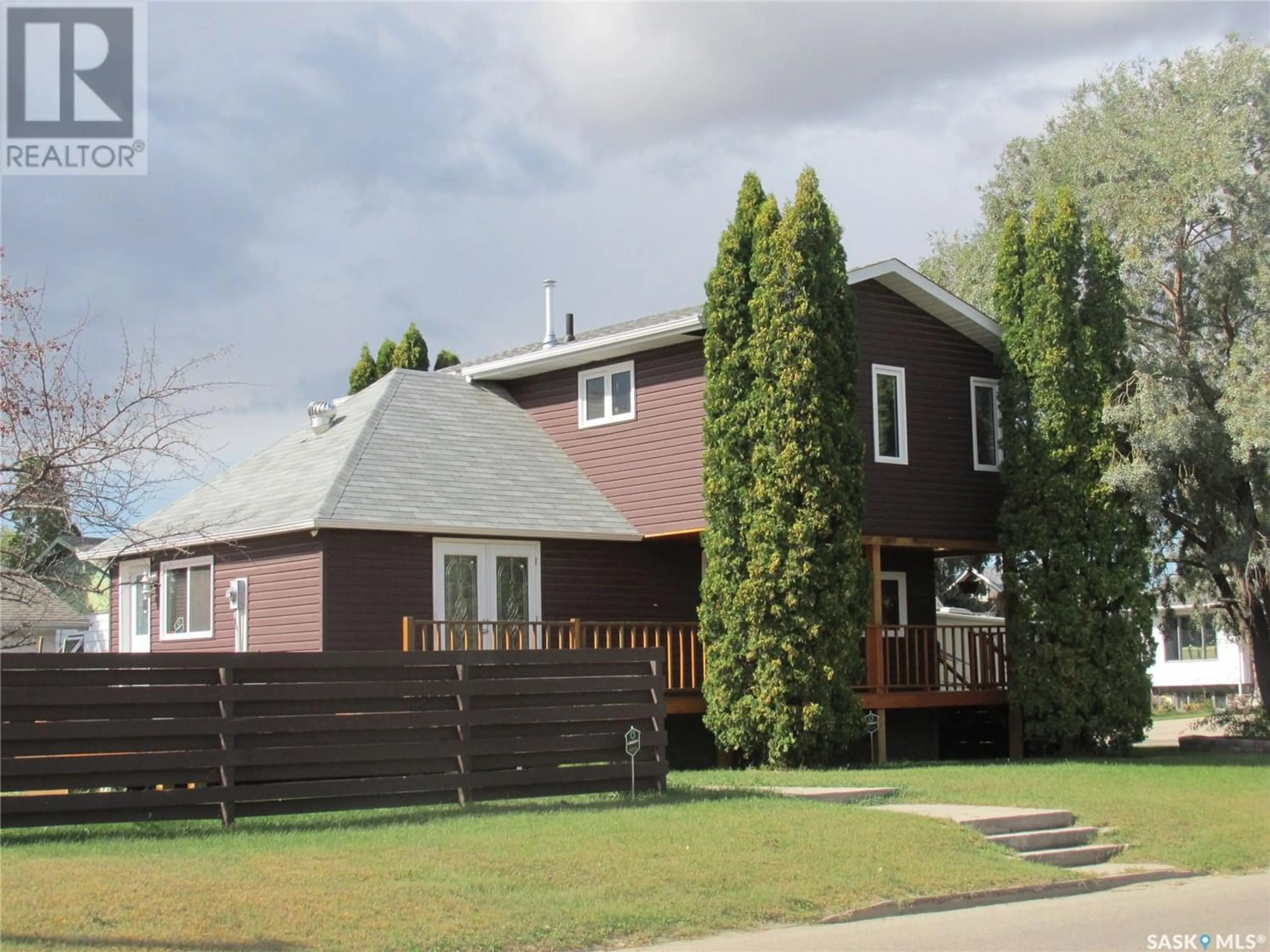 Frontside or backside of a home for 600 8th AVENUE W, Nipawin Saskatchewan S0E1E0