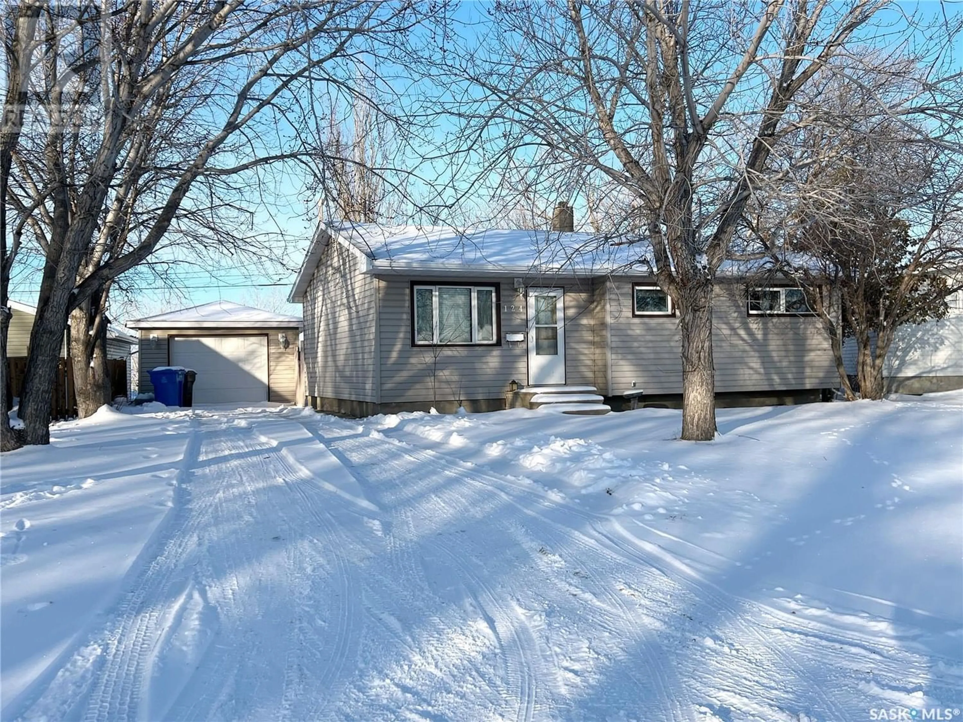 Home with unknown exterior material for 124 Perry CRESCENT, Estevan Saskatchewan S4A0B5