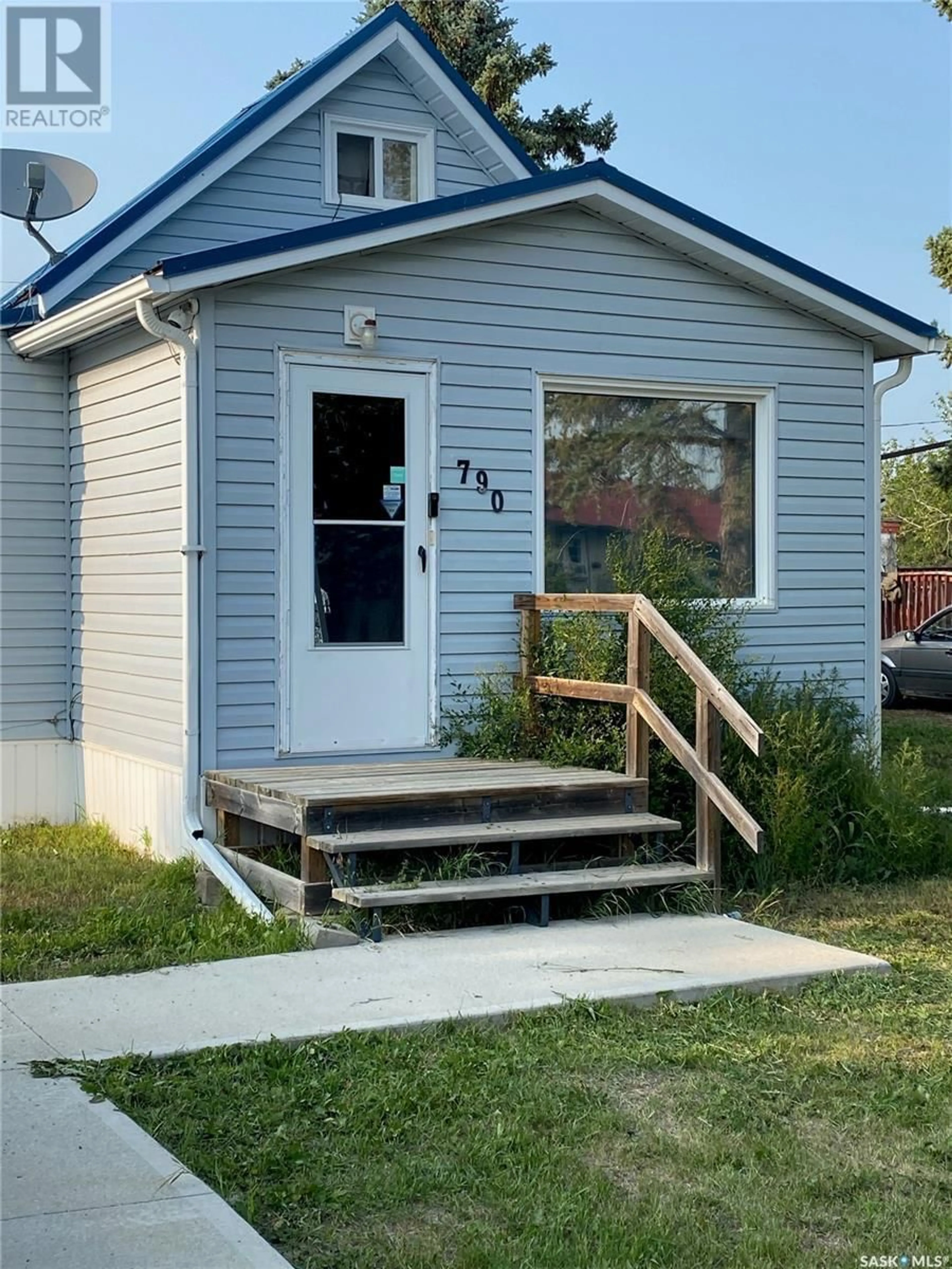 Home with unknown exterior material for 790 Saskatchewan AVENUE, Milden Saskatchewan S0L2L0