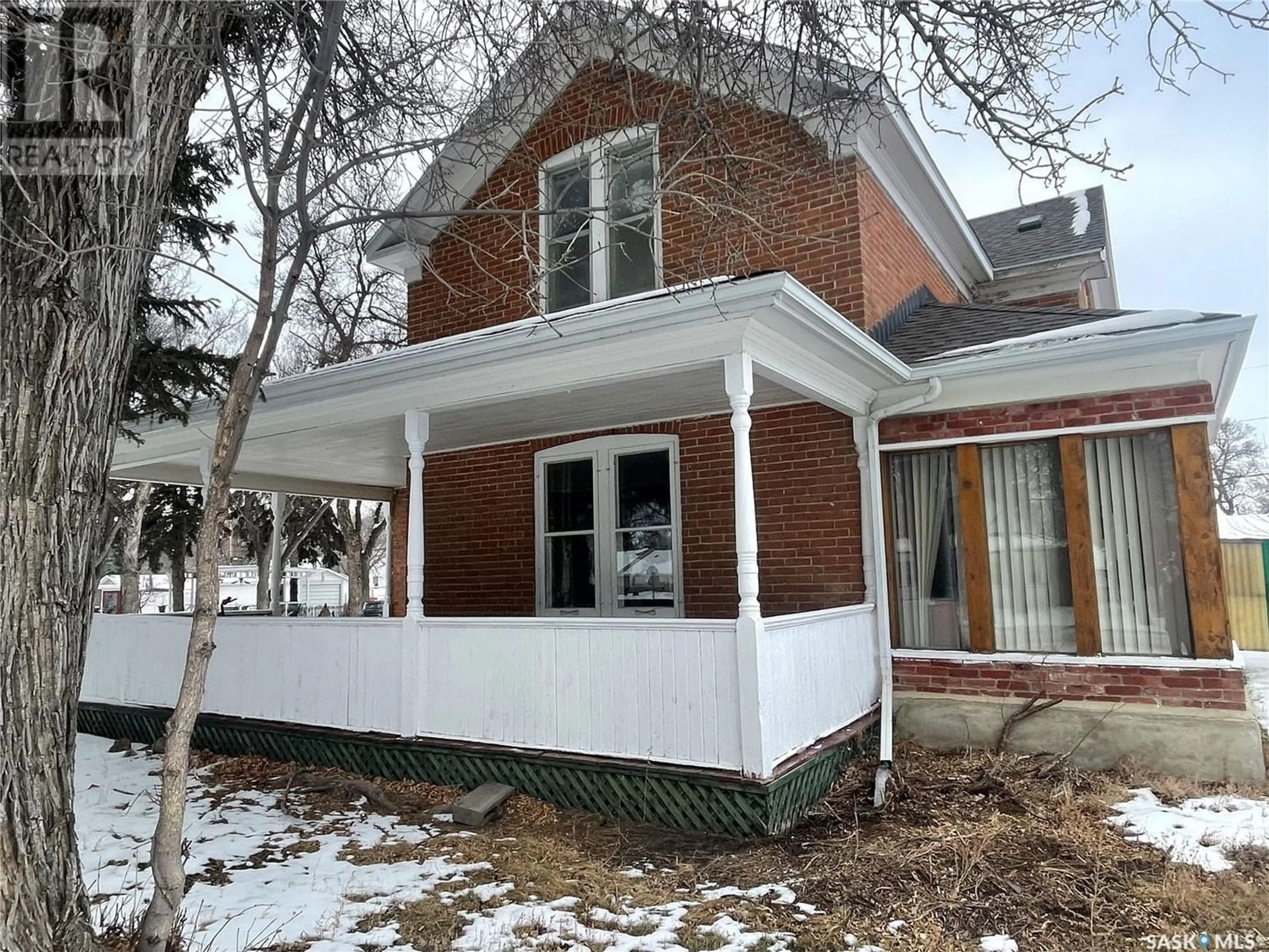 Frontside or backside of a home for 402 Jasper STREET, Maple Creek Saskatchewan S0N1N0