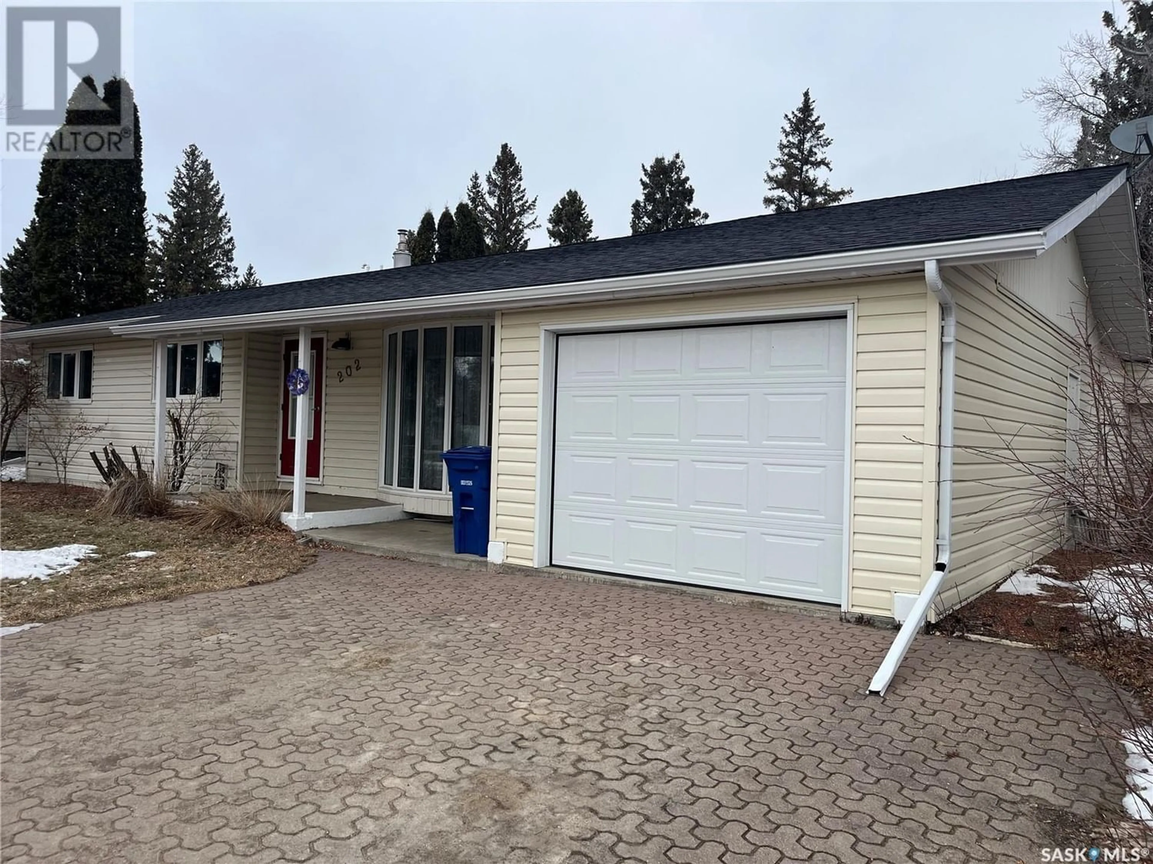 Home with vinyl exterior material for 202 BROOKDALE PLACE, Wynyard Saskatchewan S0A4T0