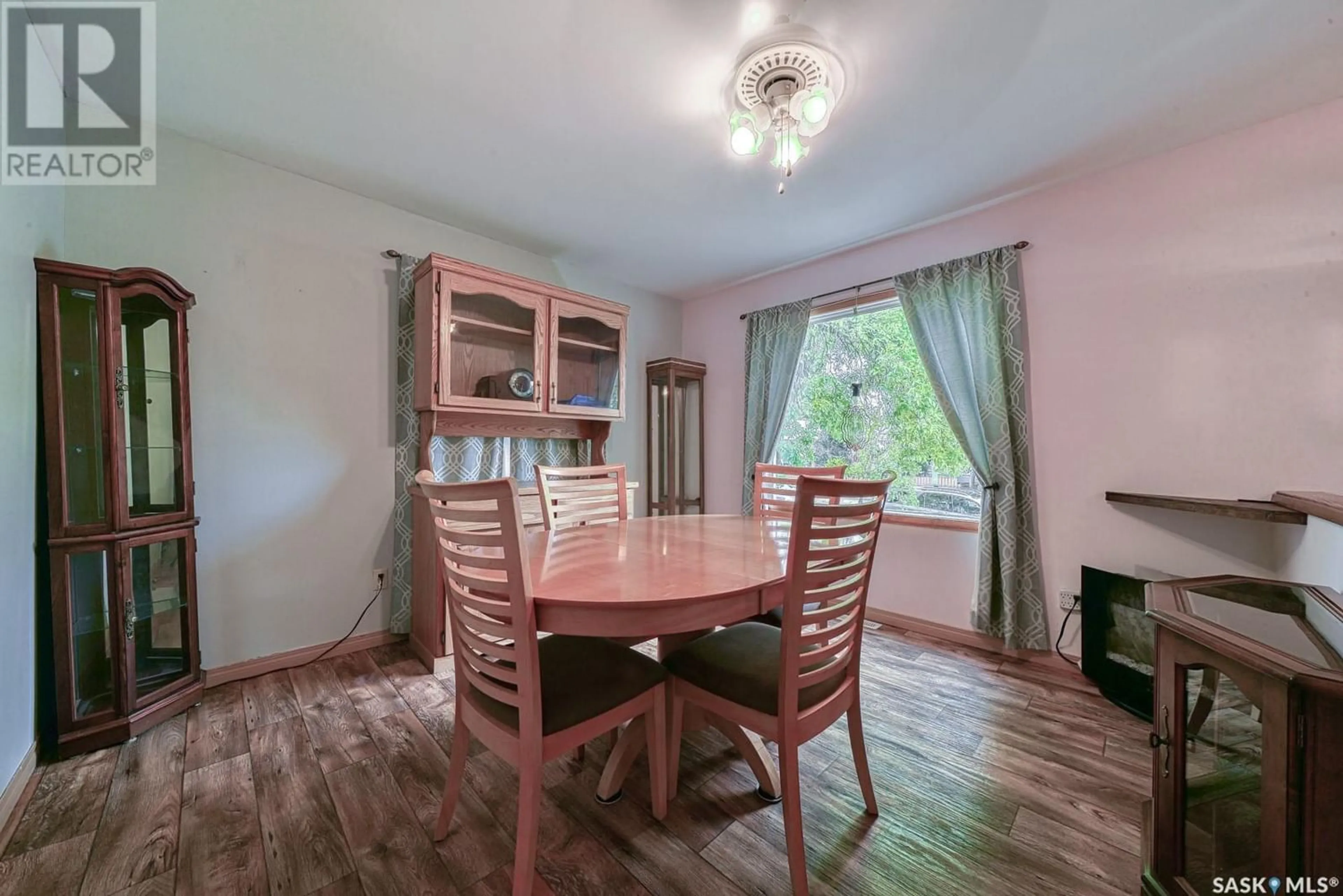 Dining room for 1082 4th AVENUE NE, Moose Jaw Saskatchewan S6H1J1