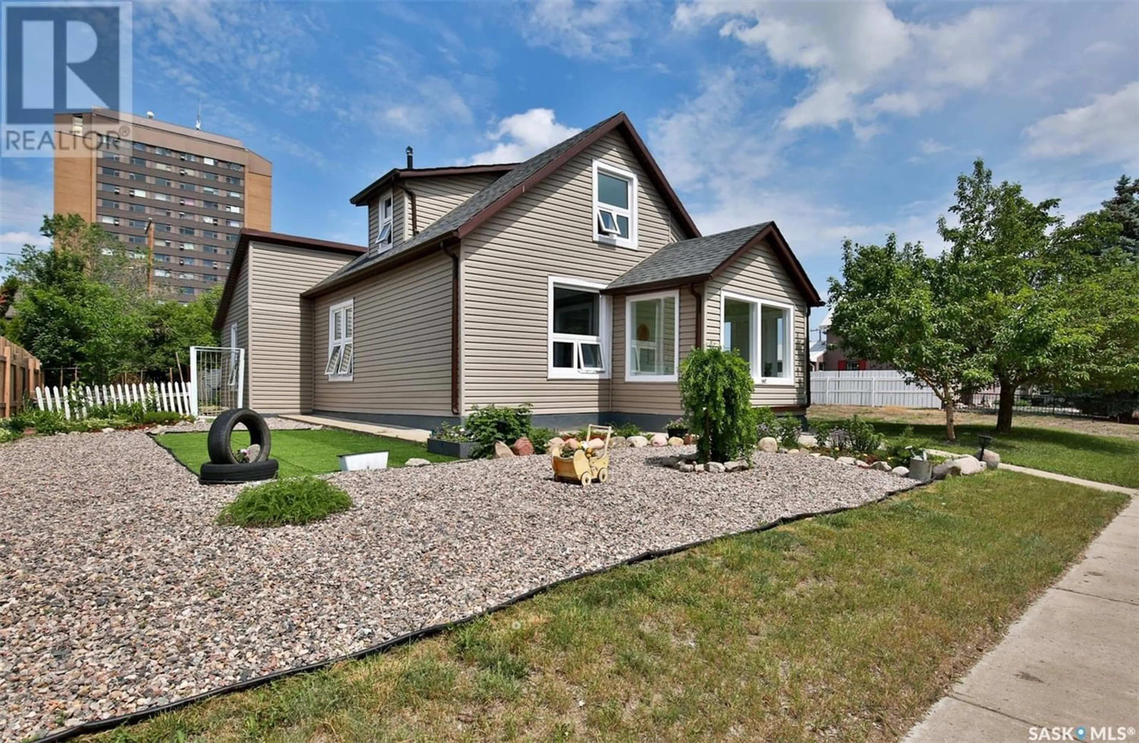 Home with vinyl exterior material for 224 River STREET E, Moose Jaw Saskatchewan S6H0B6