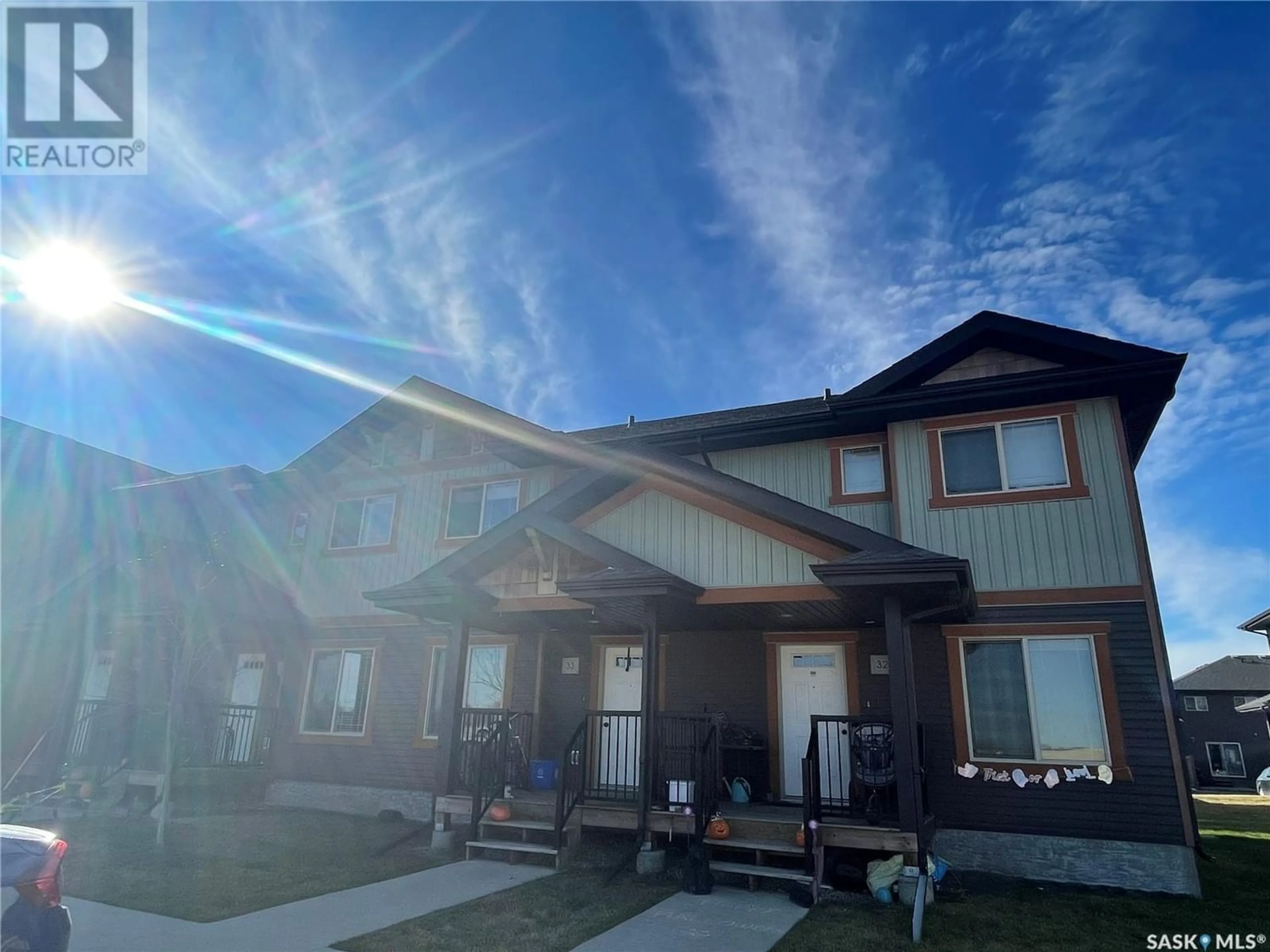Frontside or backside of a home for 32 880 5th STREET NE, Weyburn Saskatchewan S4H3B8