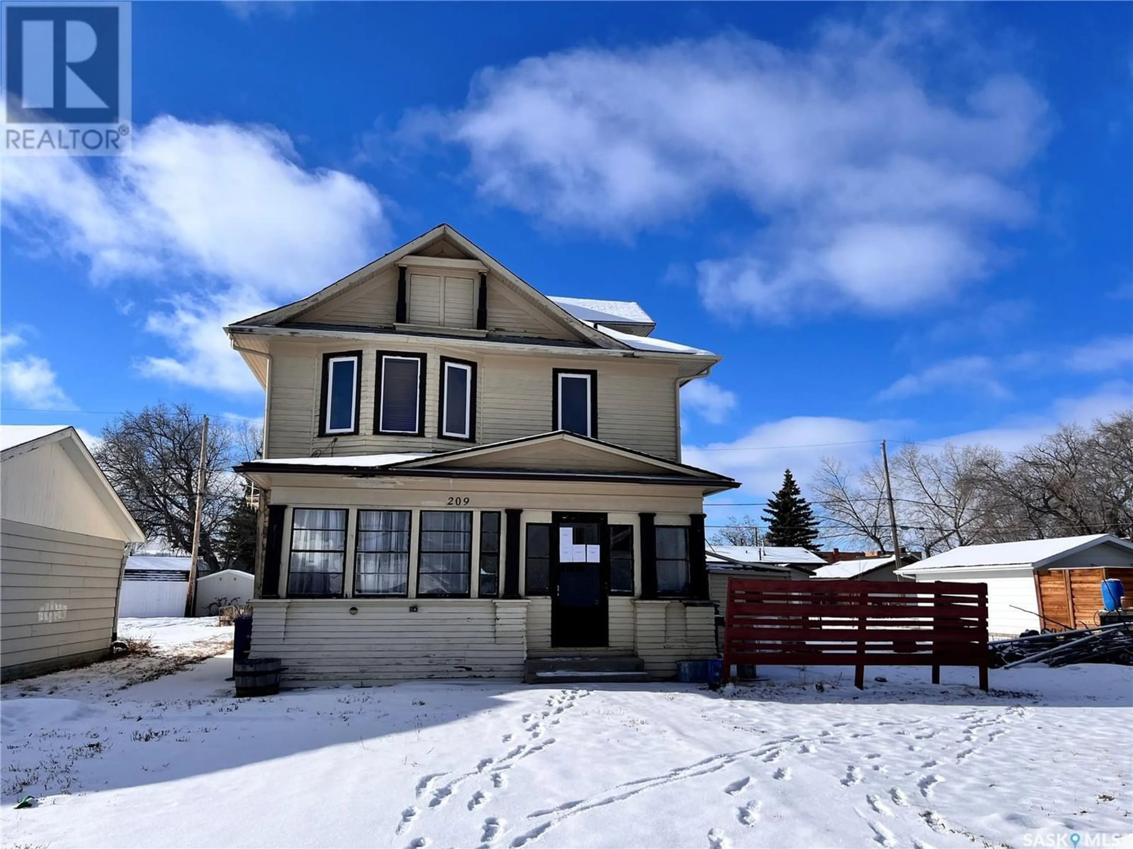 Home with unknown exterior material for 209 2nd STREET E, Wynyard Saskatchewan S0A4T0