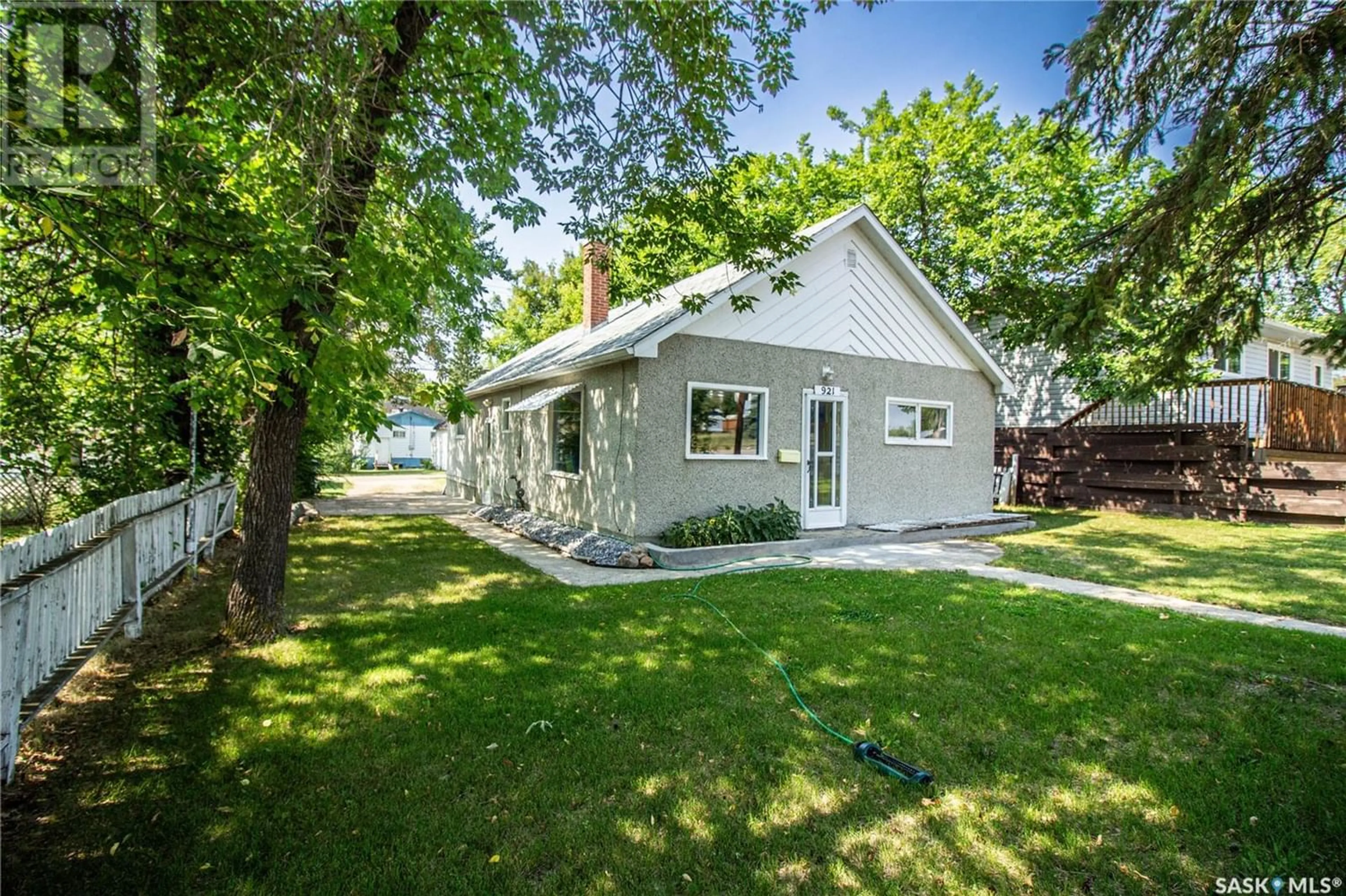 Cottage for 921 107th STREET, North Battleford Saskatchewan S9A1Y8