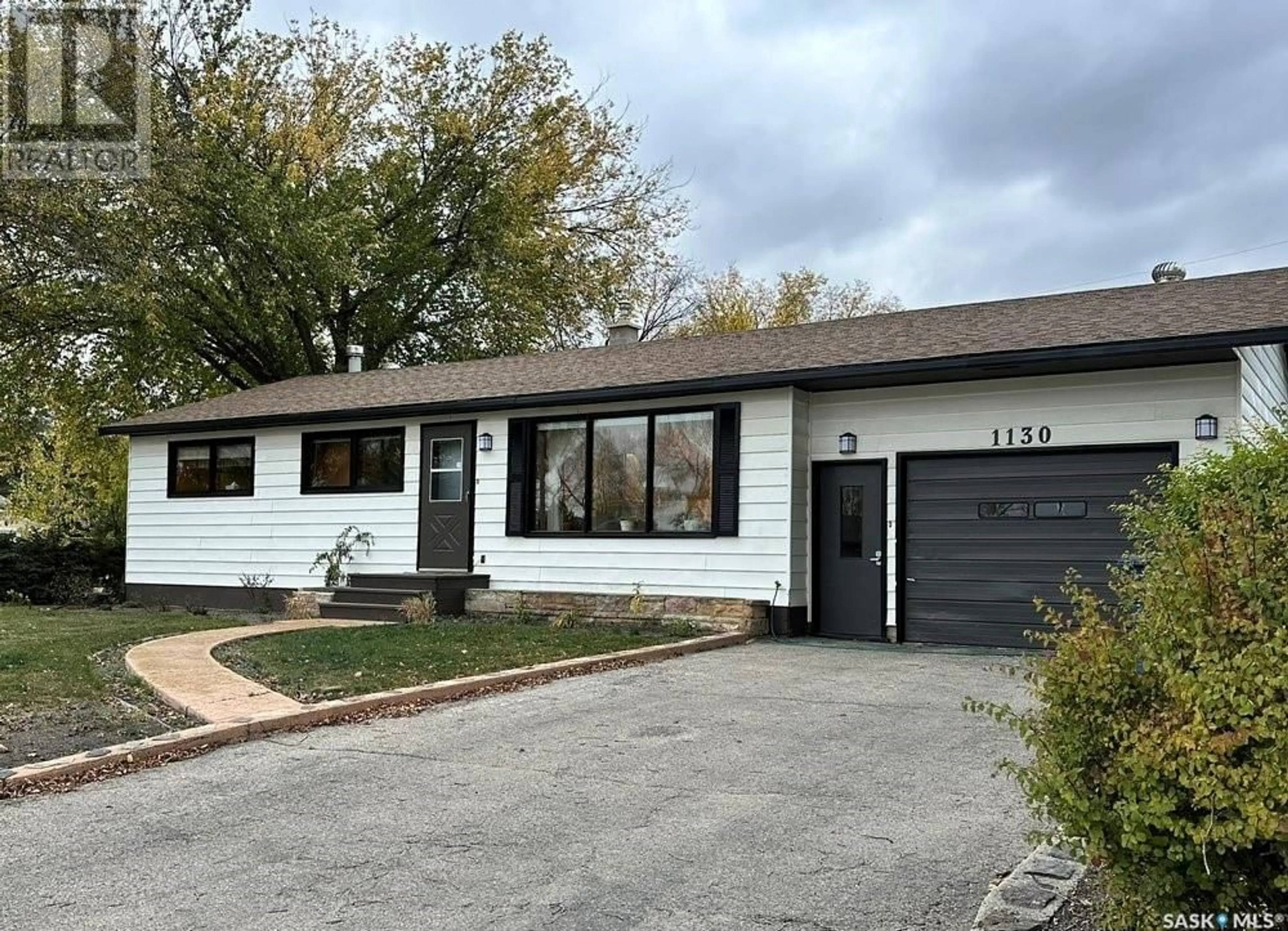 Home with vinyl exterior material for 1130 Broadview ROAD, Esterhazy Saskatchewan S0A0X0