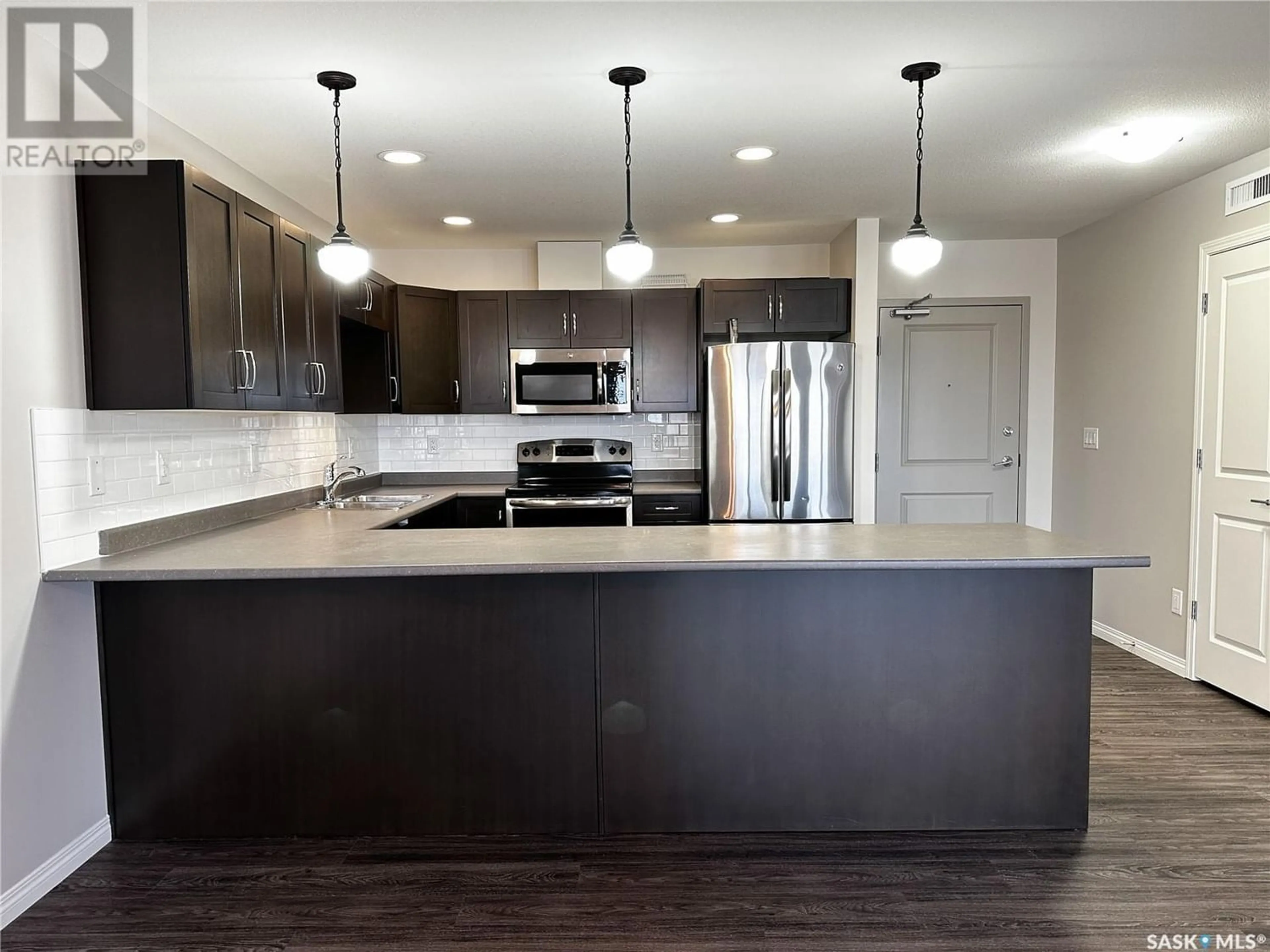 Contemporary kitchen for 407 2452 Kildeer DRIVE, North Battleford Saskatchewan S9A3T5