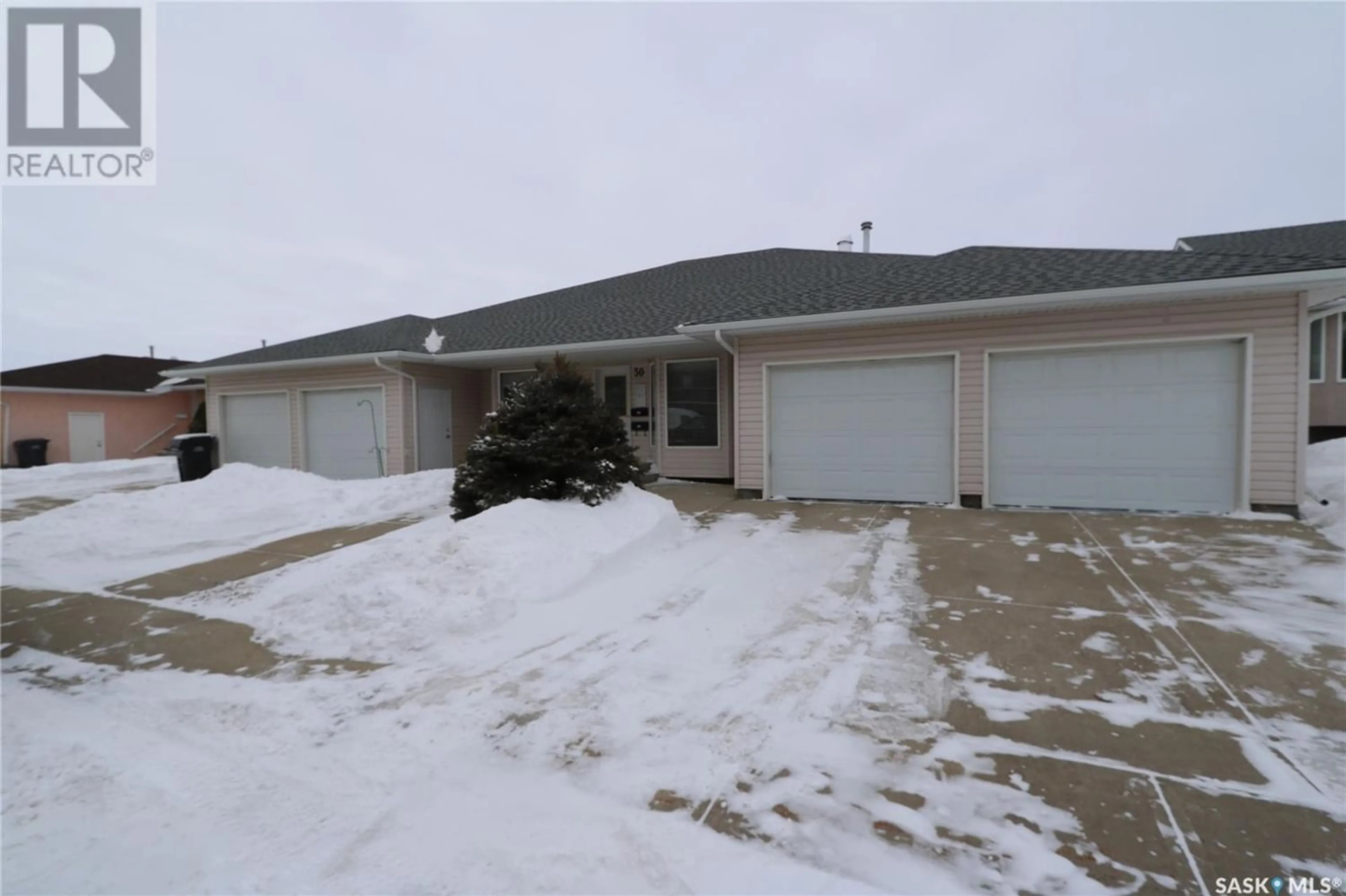 A pic from exterior of the house or condo for 103 30 Russell DRIVE, Yorkton Saskatchewan S3N4C6