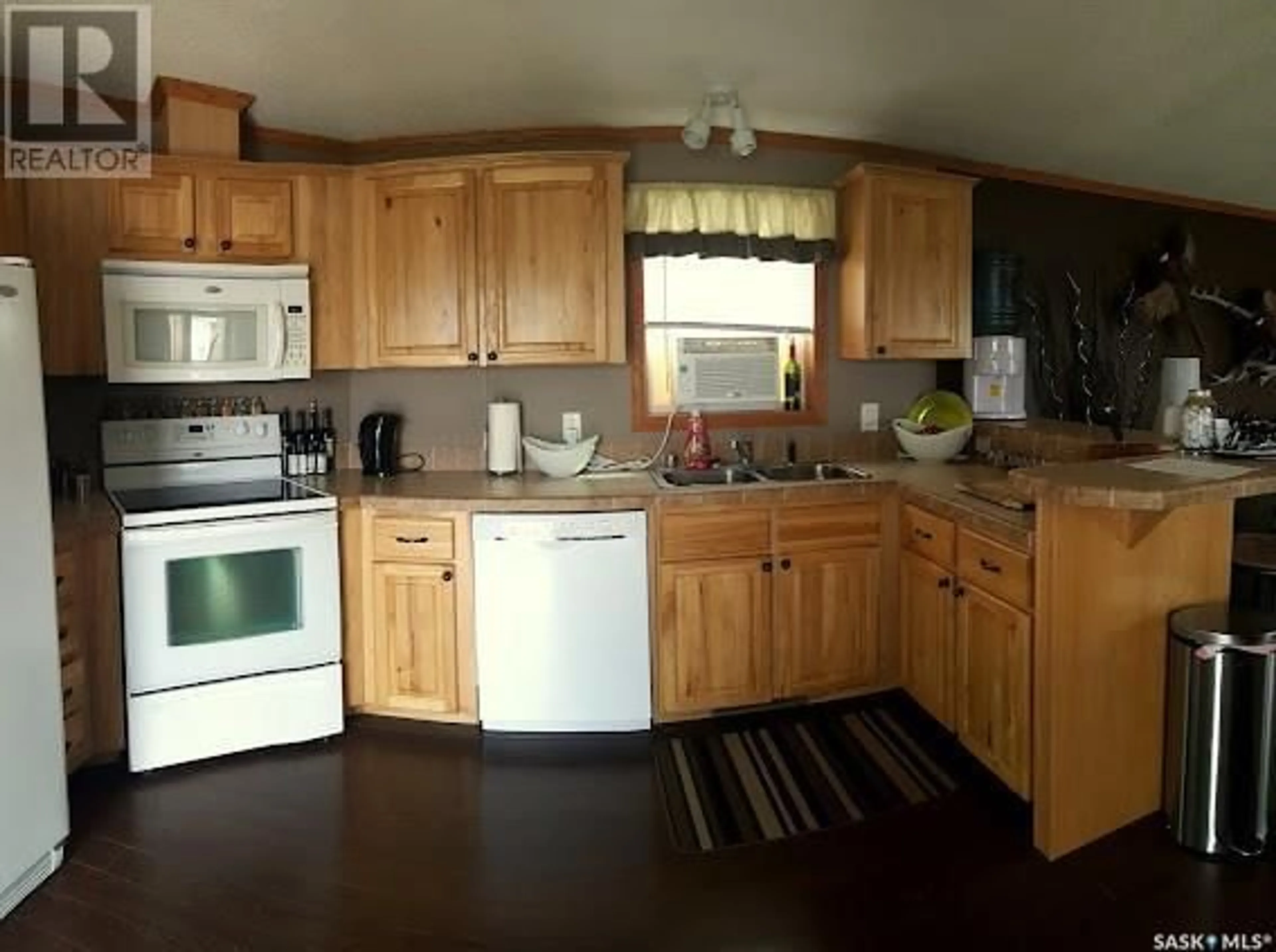 Standard kitchen for 175 Robinson AVENUE, Macoun Saskatchewan S0C1P0