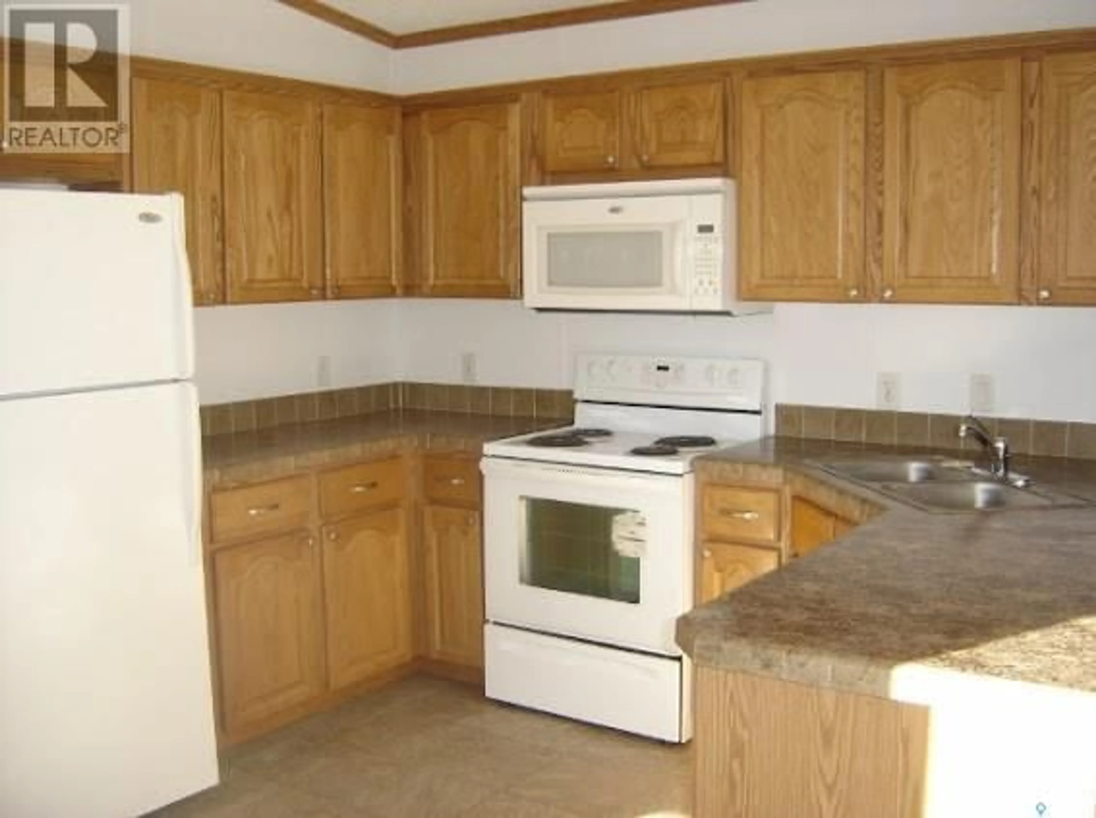 Standard kitchen for 567 Sorlien AVENUE, Macoun Saskatchewan S0C1P0