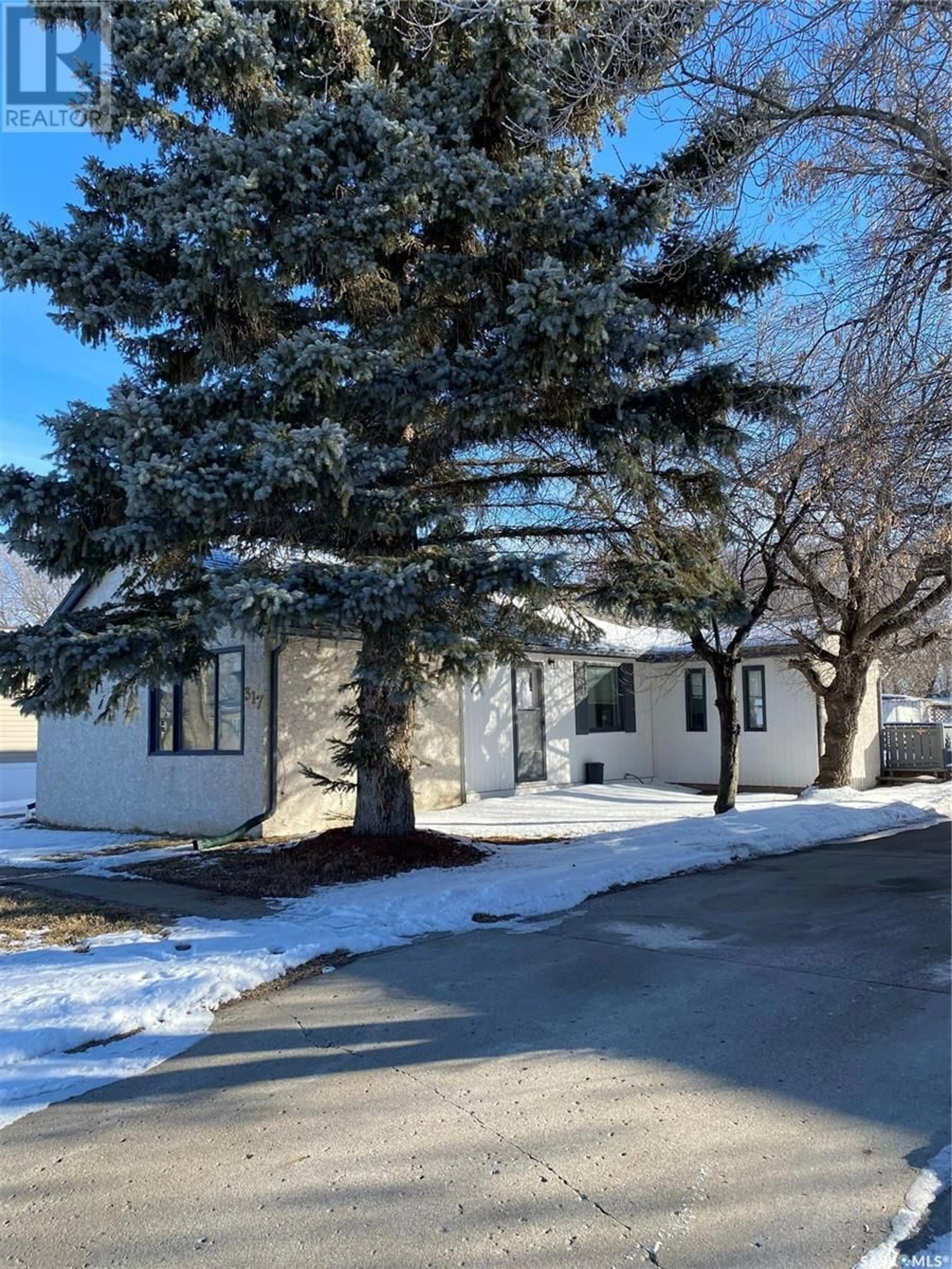 A pic from exterior of the house or condo for 317 Aldridge STREET, Bienfait Saskatchewan S0C0M0