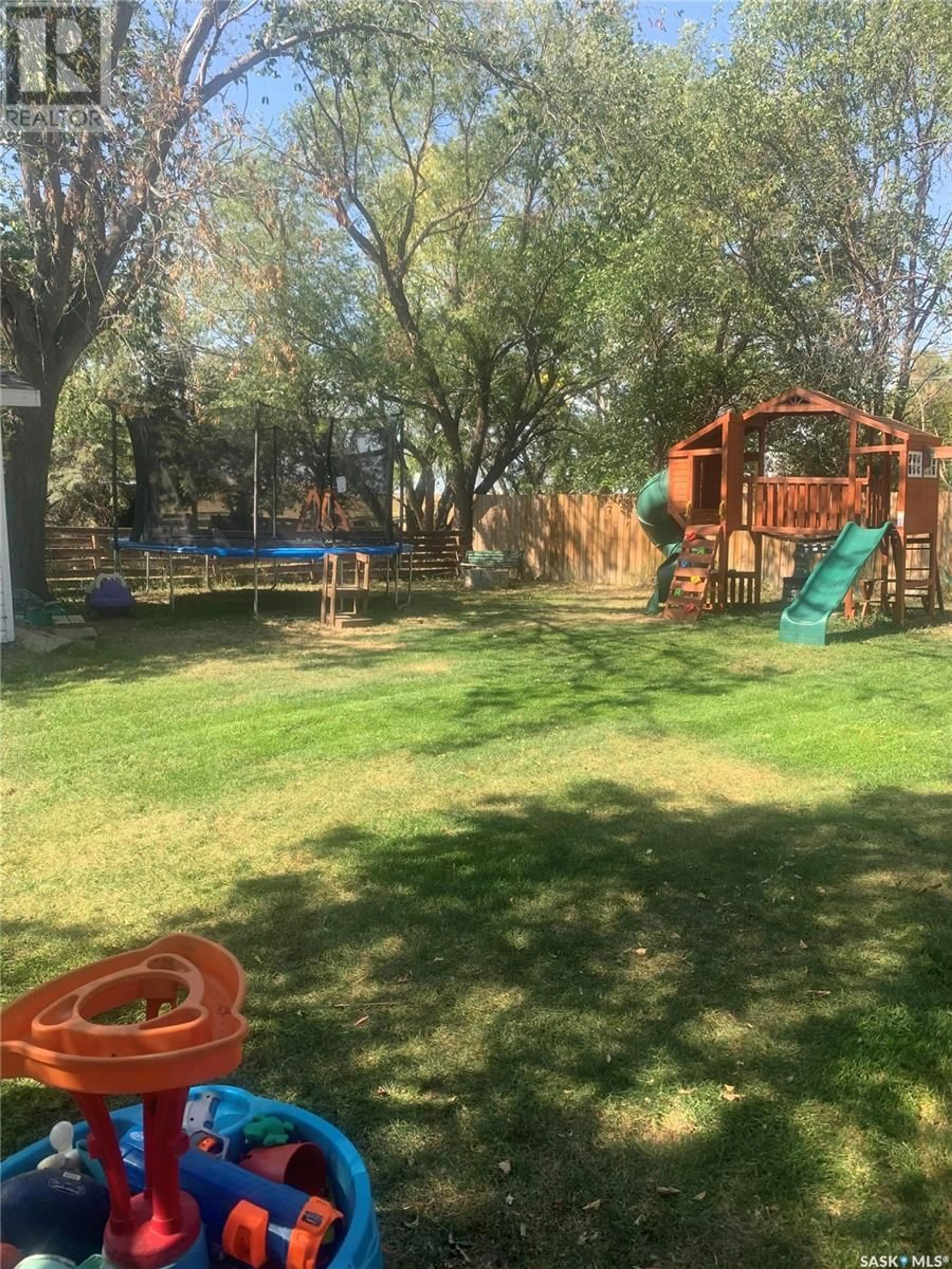 Fenced yard for 52 Patricia DRIVE, Coronach Saskatchewan S0H0Z0