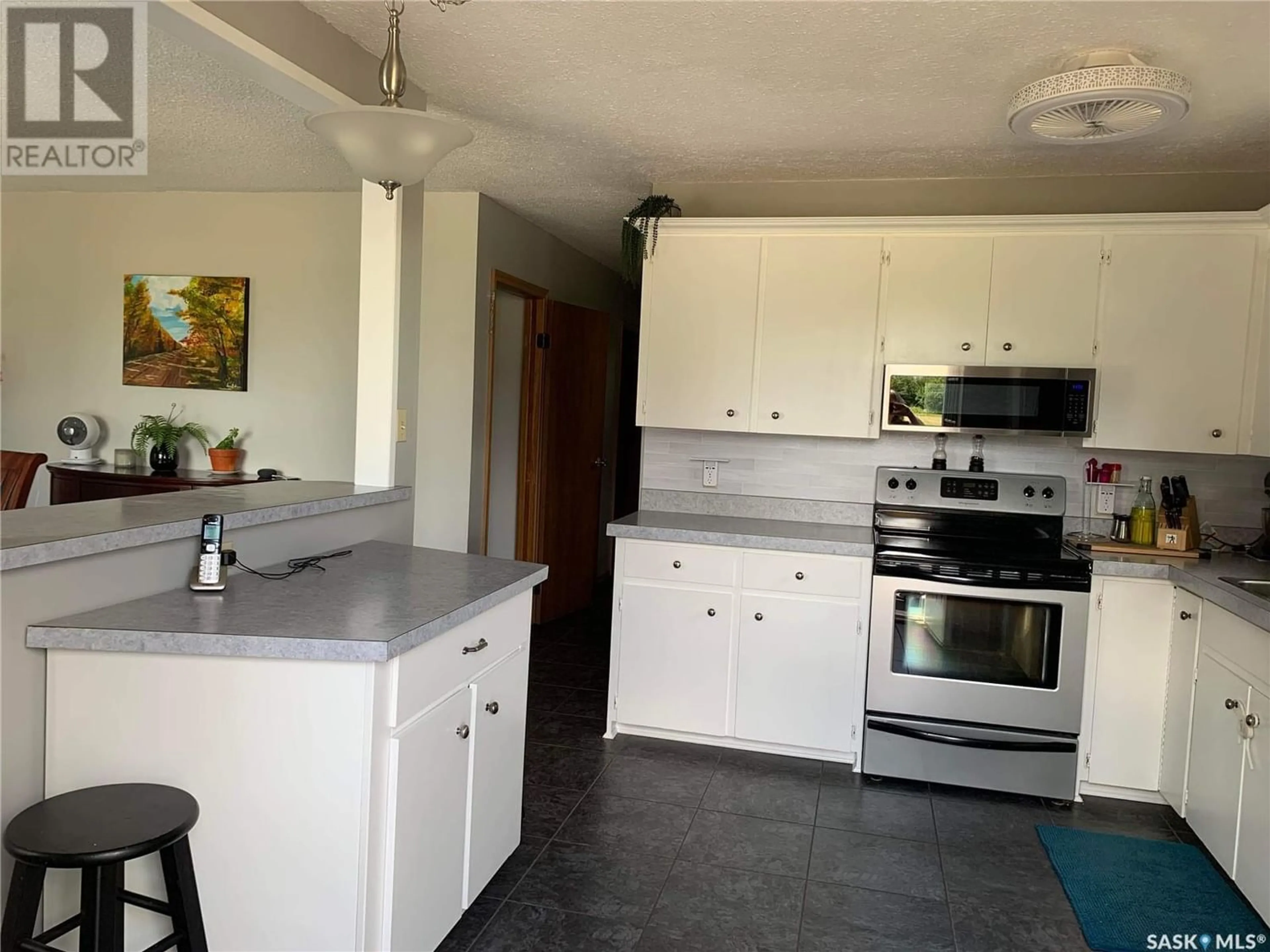 Standard kitchen for 104 1st STREET E, Weirdale Saskatchewan S0J2Z0