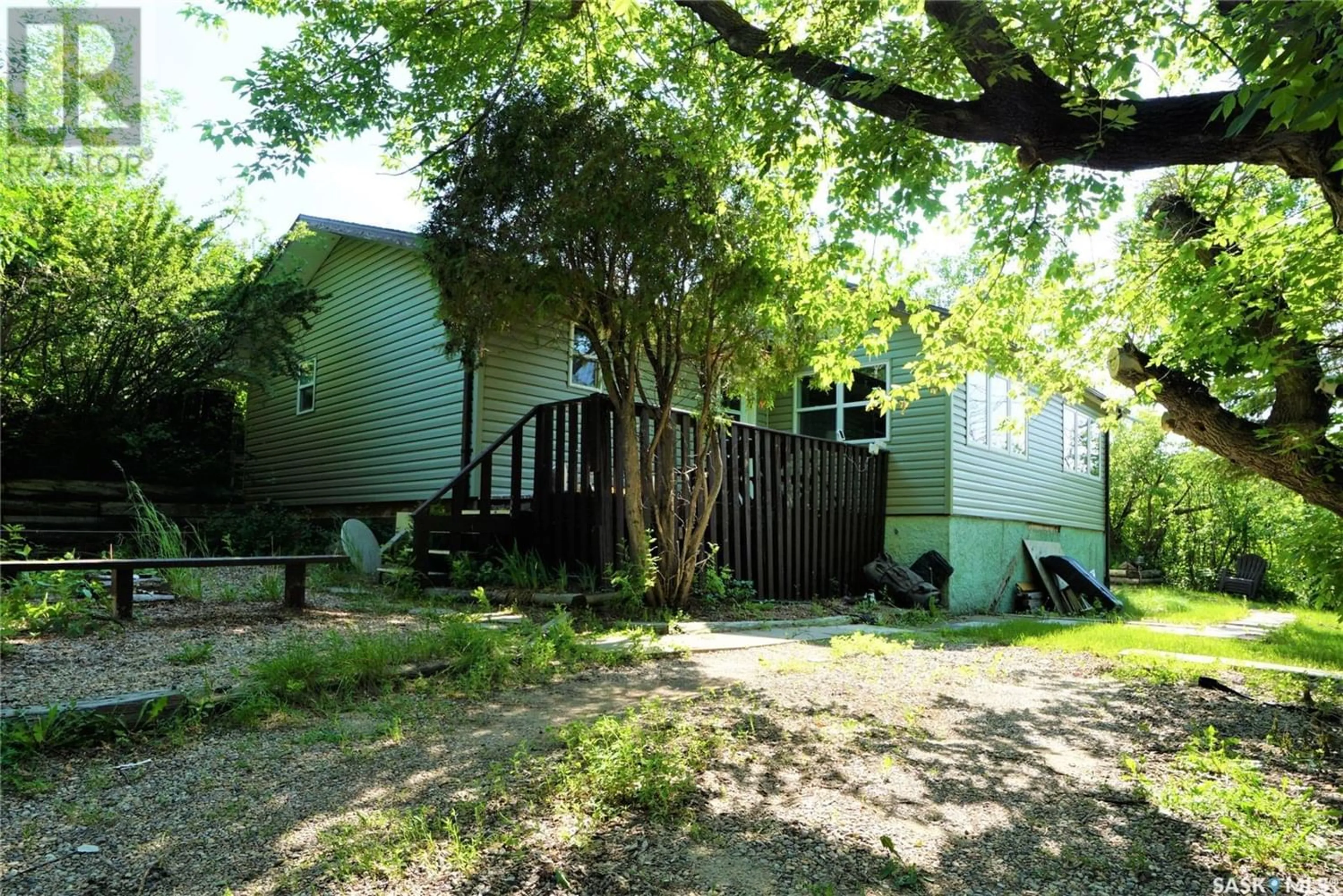 Outside view for 589-591 Nicoll AVENUE, Regina Beach Saskatchewan S0G4C0