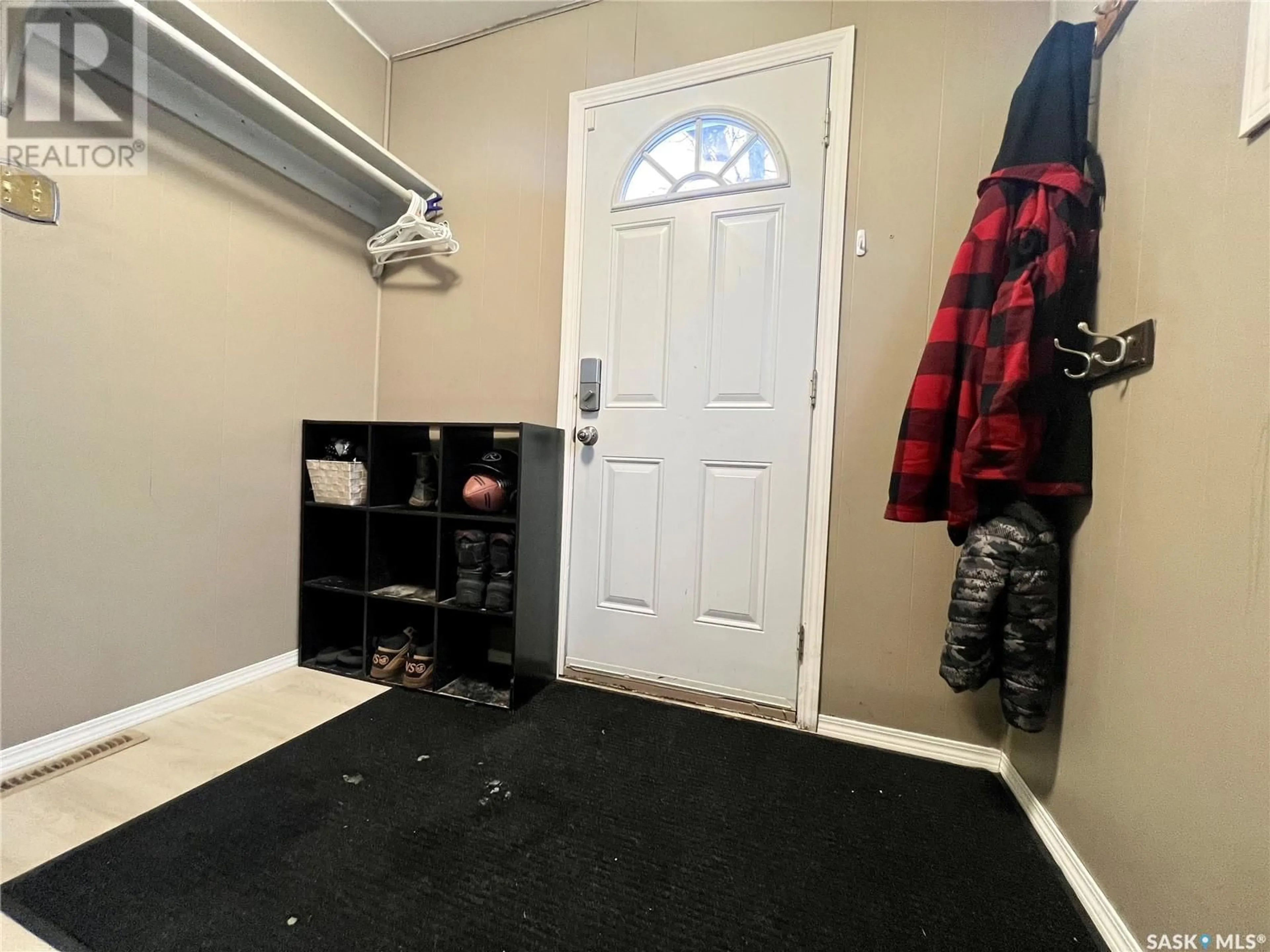 Indoor entryway for 132 2nd AVENUE SE, Swift Current Saskatchewan S9H3H9