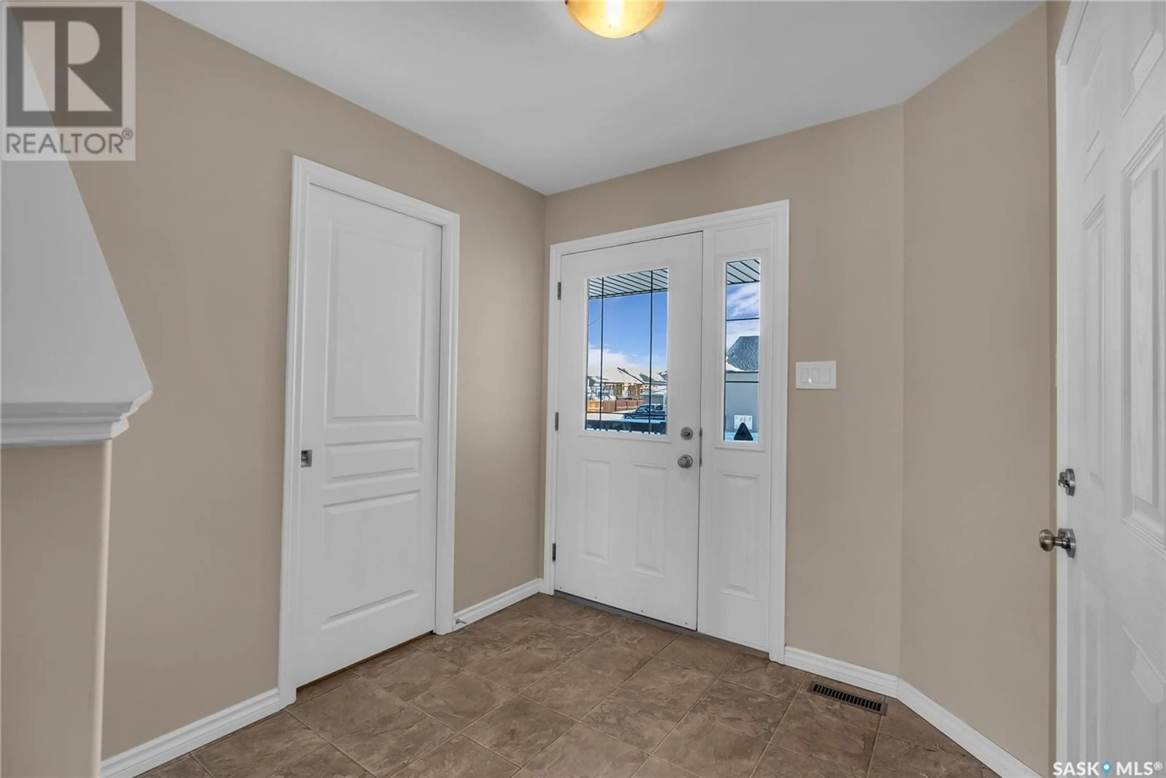 Indoor entryway for 424 Snead CRESCENT, Warman Saskatchewan S0K4S1