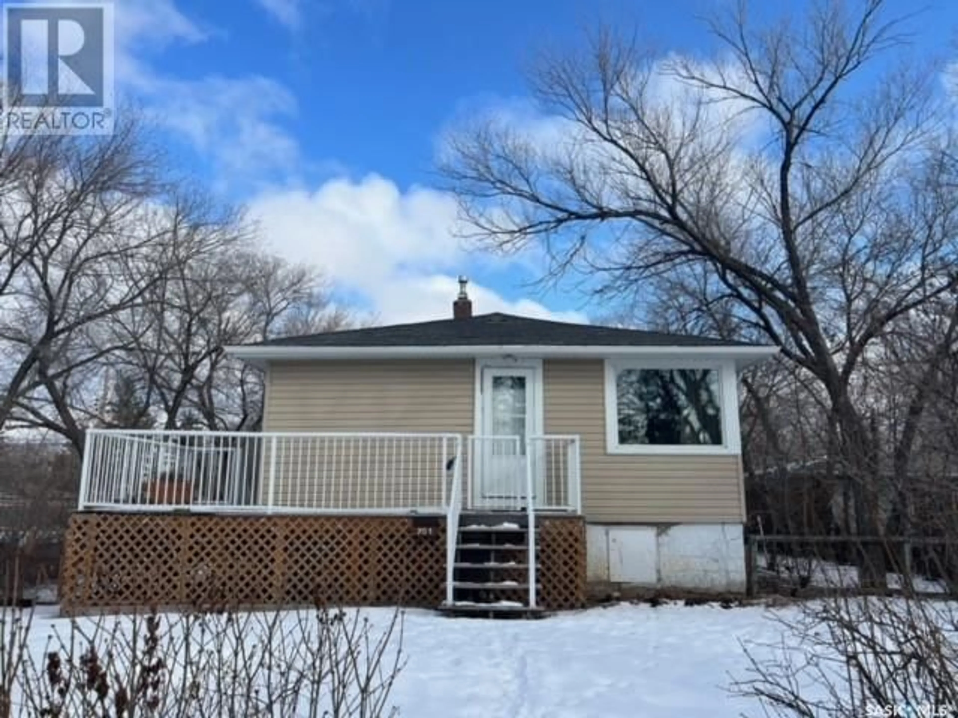 Frontside or backside of a home for 701 Montague STREET, Regina Saskatchewan S4T3H1