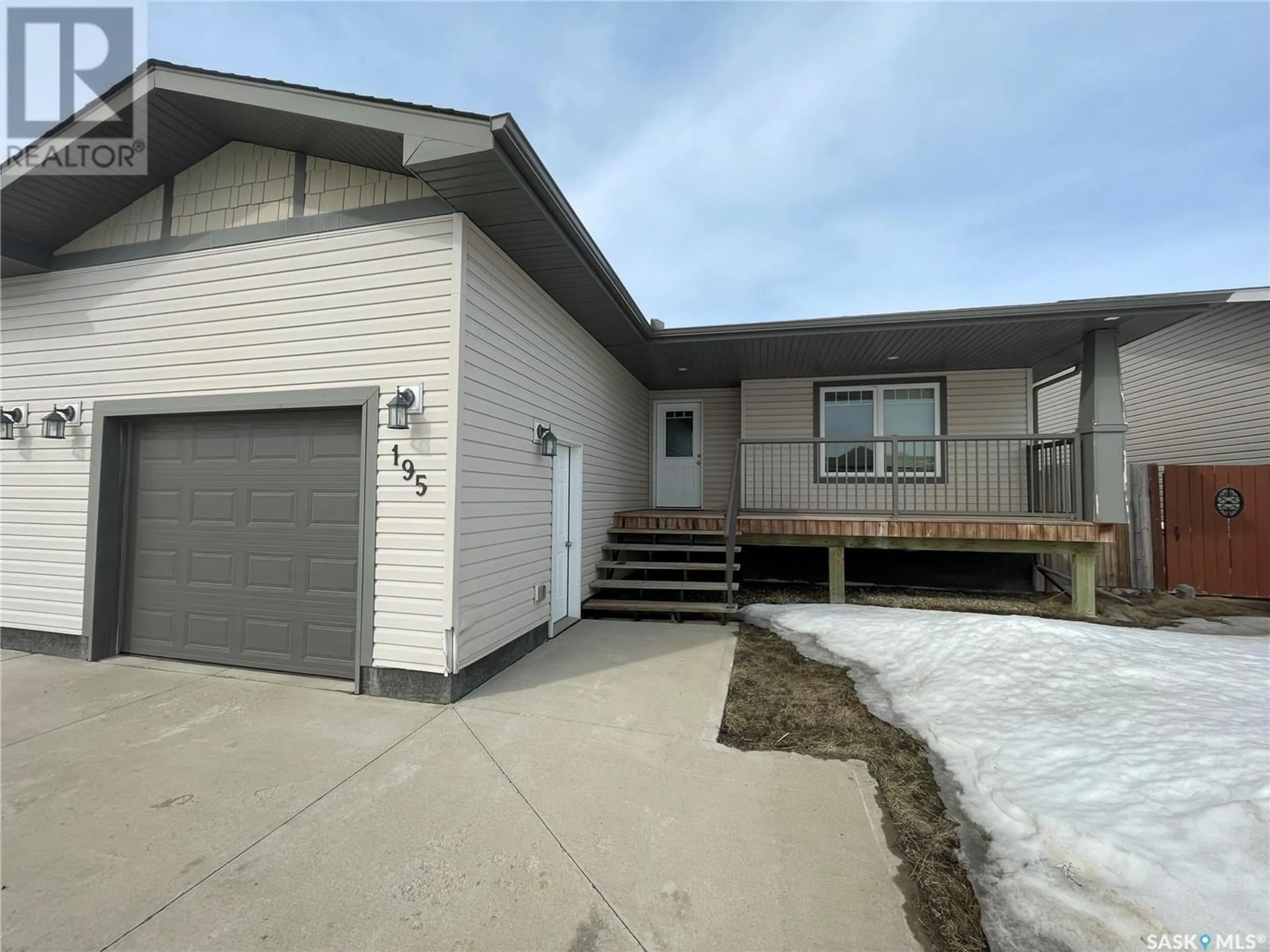 A pic from exterior of the house or condo for 195 Good Spirit CRESCENT, Yorkton Saskatchewan S3N3J8