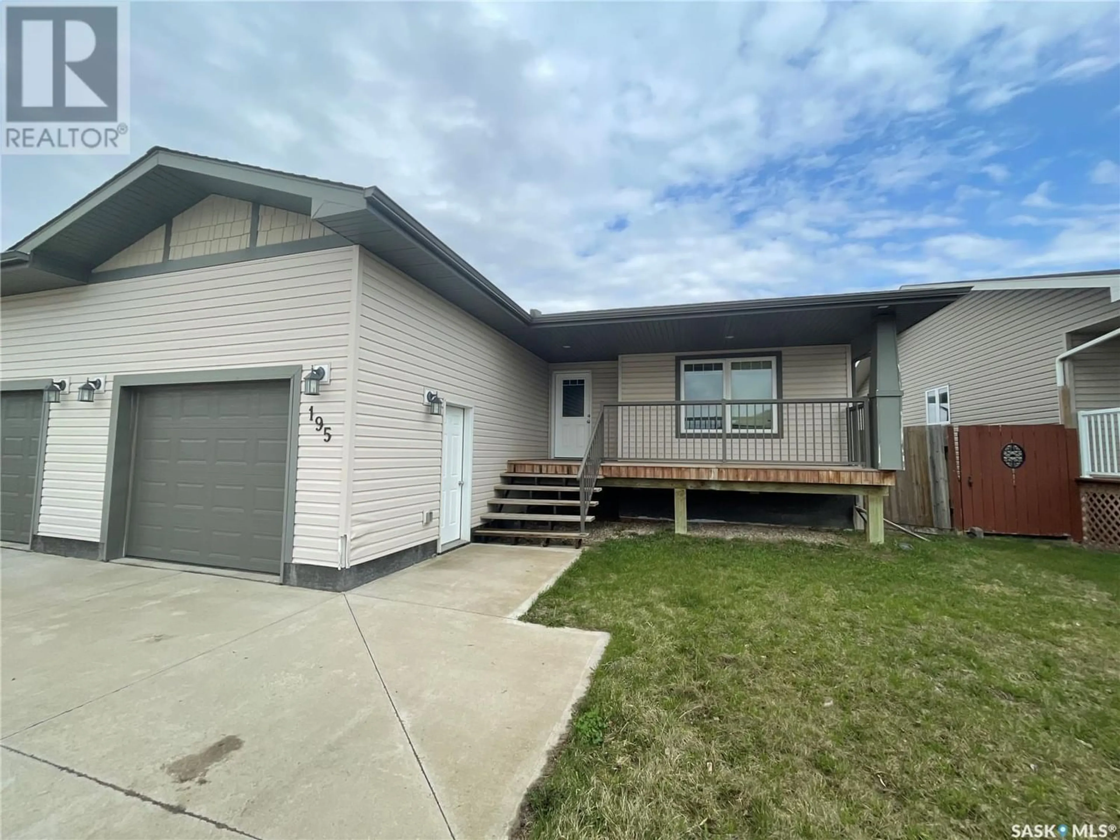 A pic from exterior of the house or condo for 195 Good Spirit CRESCENT, Yorkton Saskatchewan S3N3J8