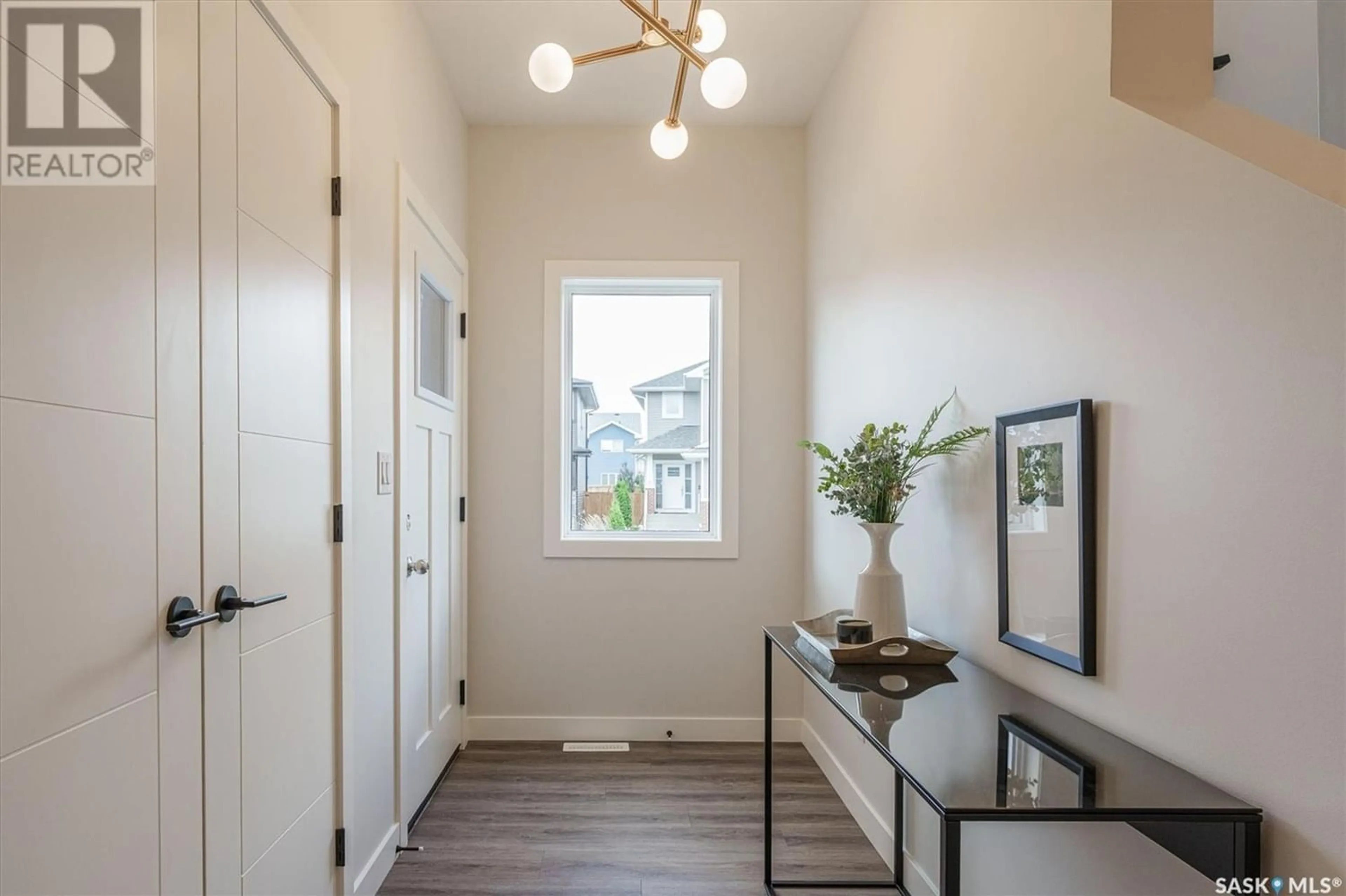 Indoor entryway for 403 Dubois TERRACE, Saskatoon Saskatchewan S0K2T0