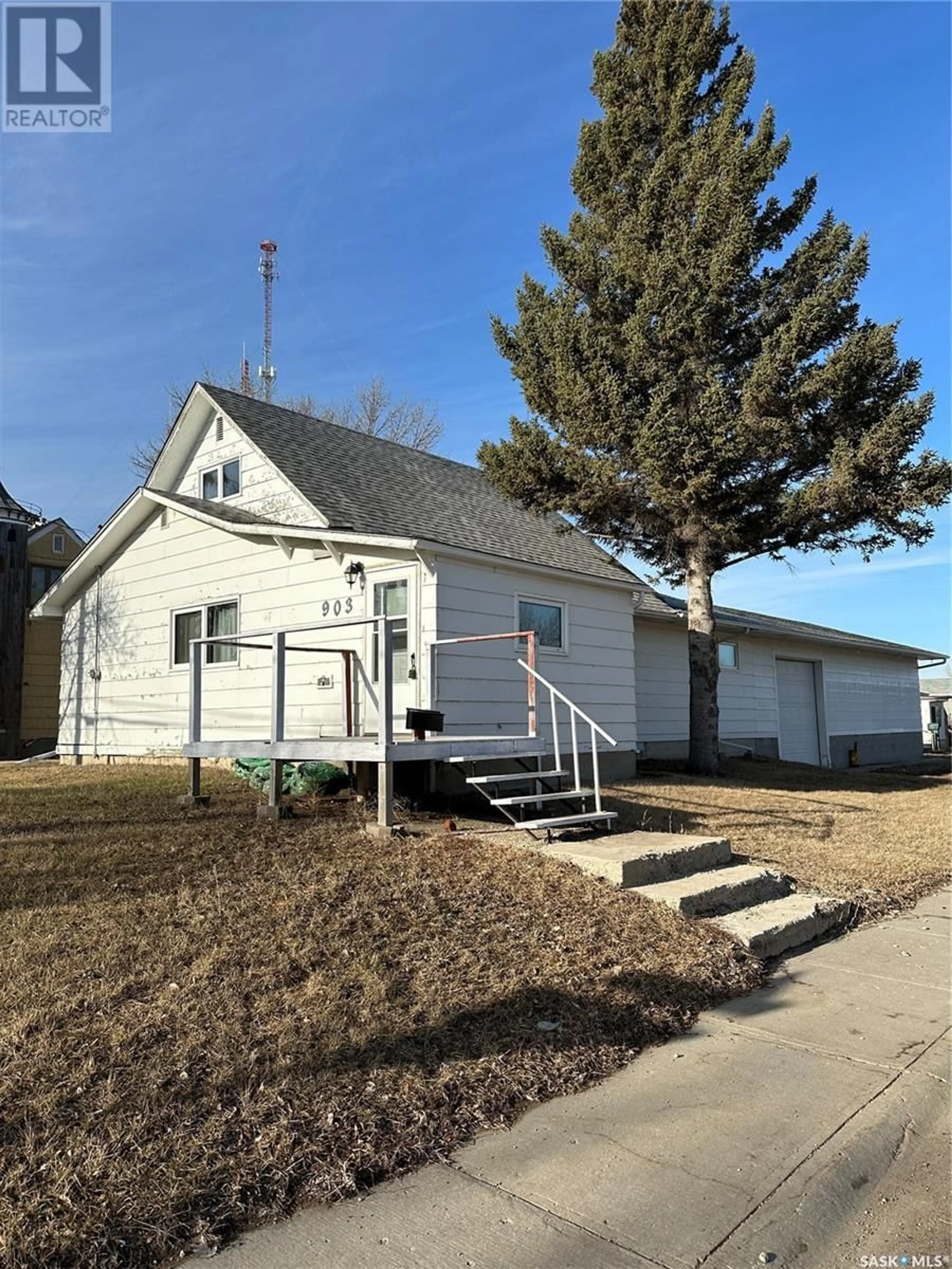A pic from exterior of the house or condo for 903 4th STREET S, Weyburn Saskatchewan S4H2G6