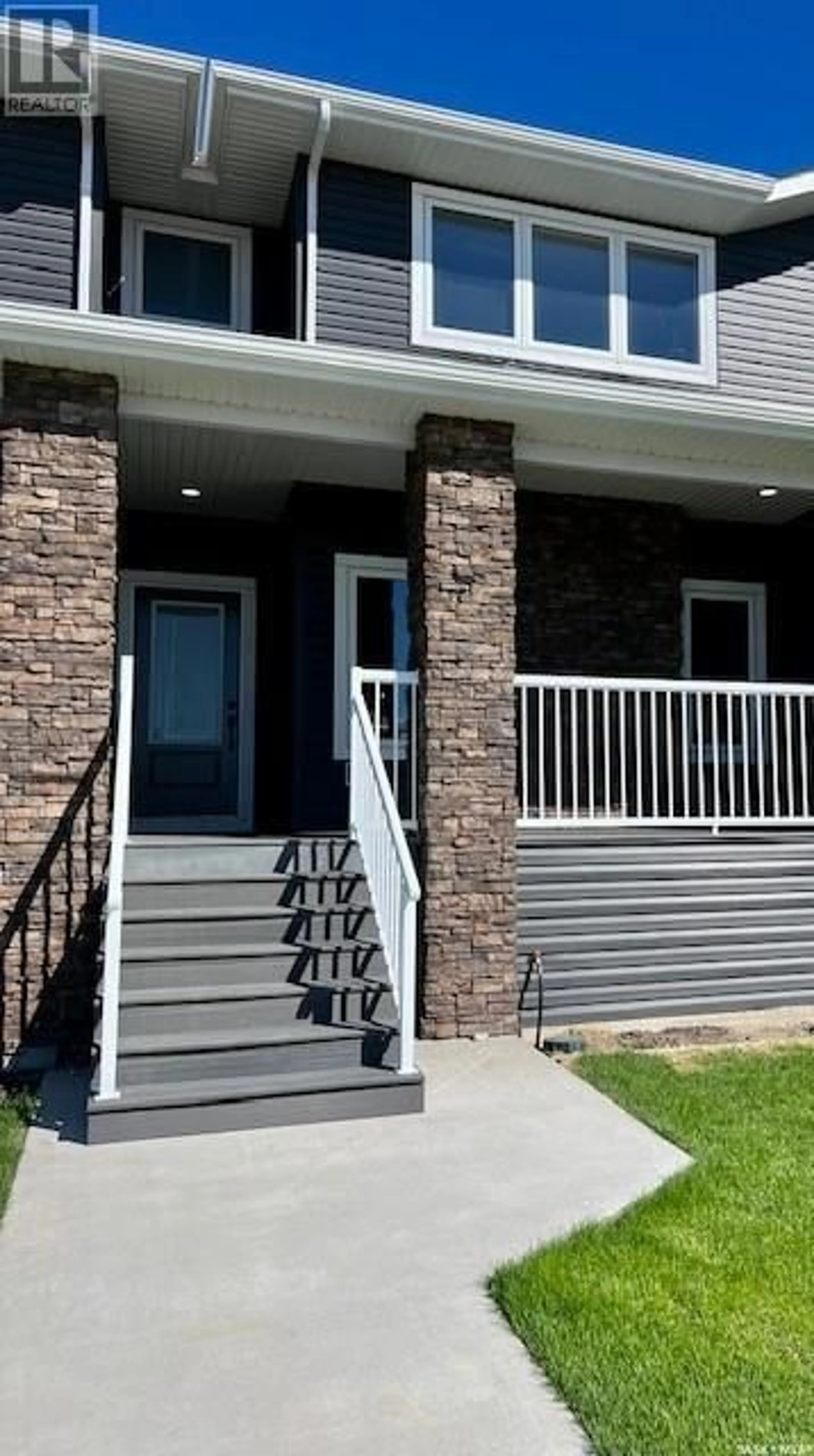 A pic from exterior of the house or condo for 535 Douglas DRIVE, Swift Current Saskatchewan S9H5R6