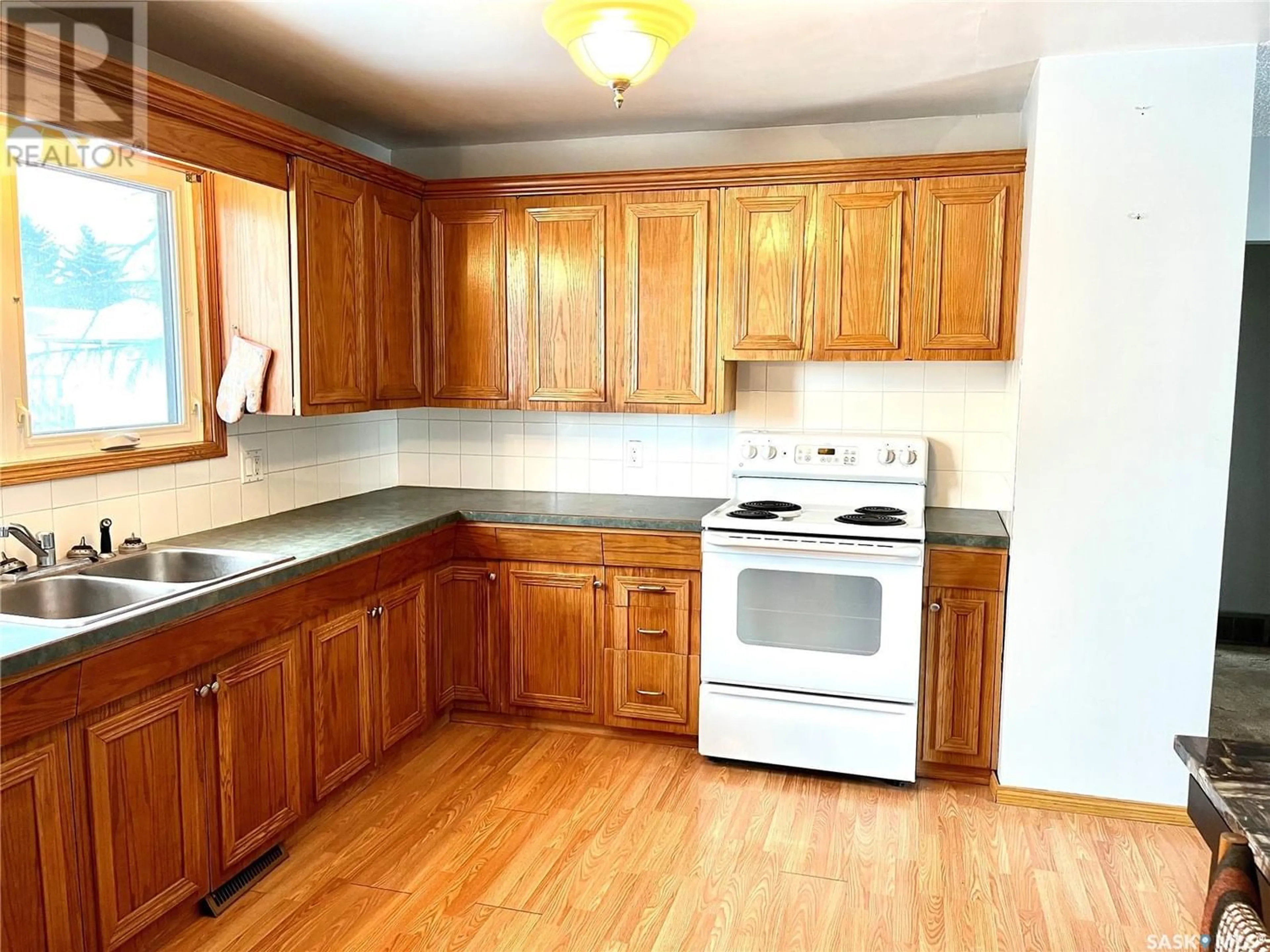 Standard kitchen for 103 2nd STREET E, Kyle Saskatchewan S0L1V0