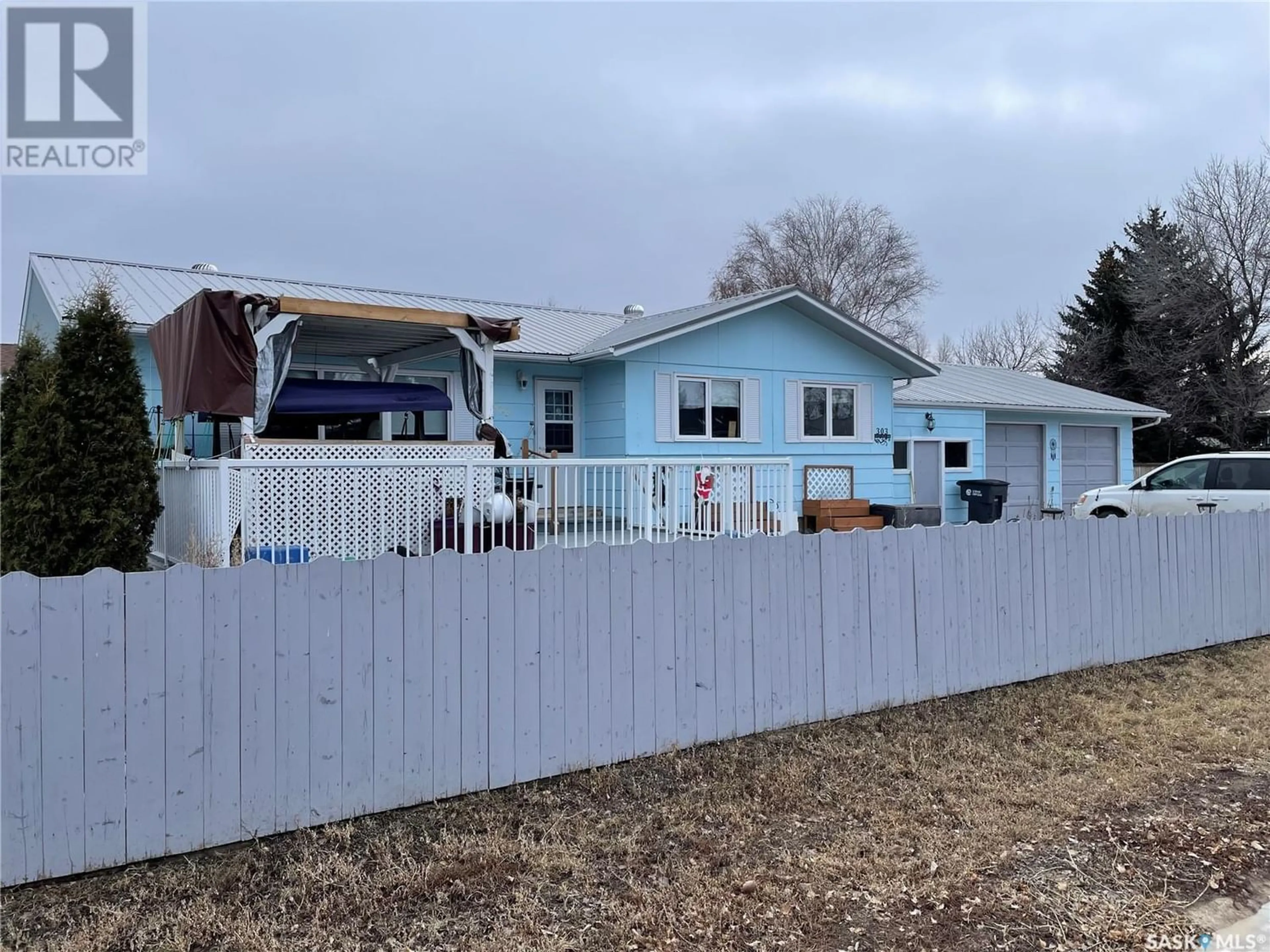 Frontside or backside of a home for 303 Westview DRIVE, Coronach Saskatchewan S0H0Z0