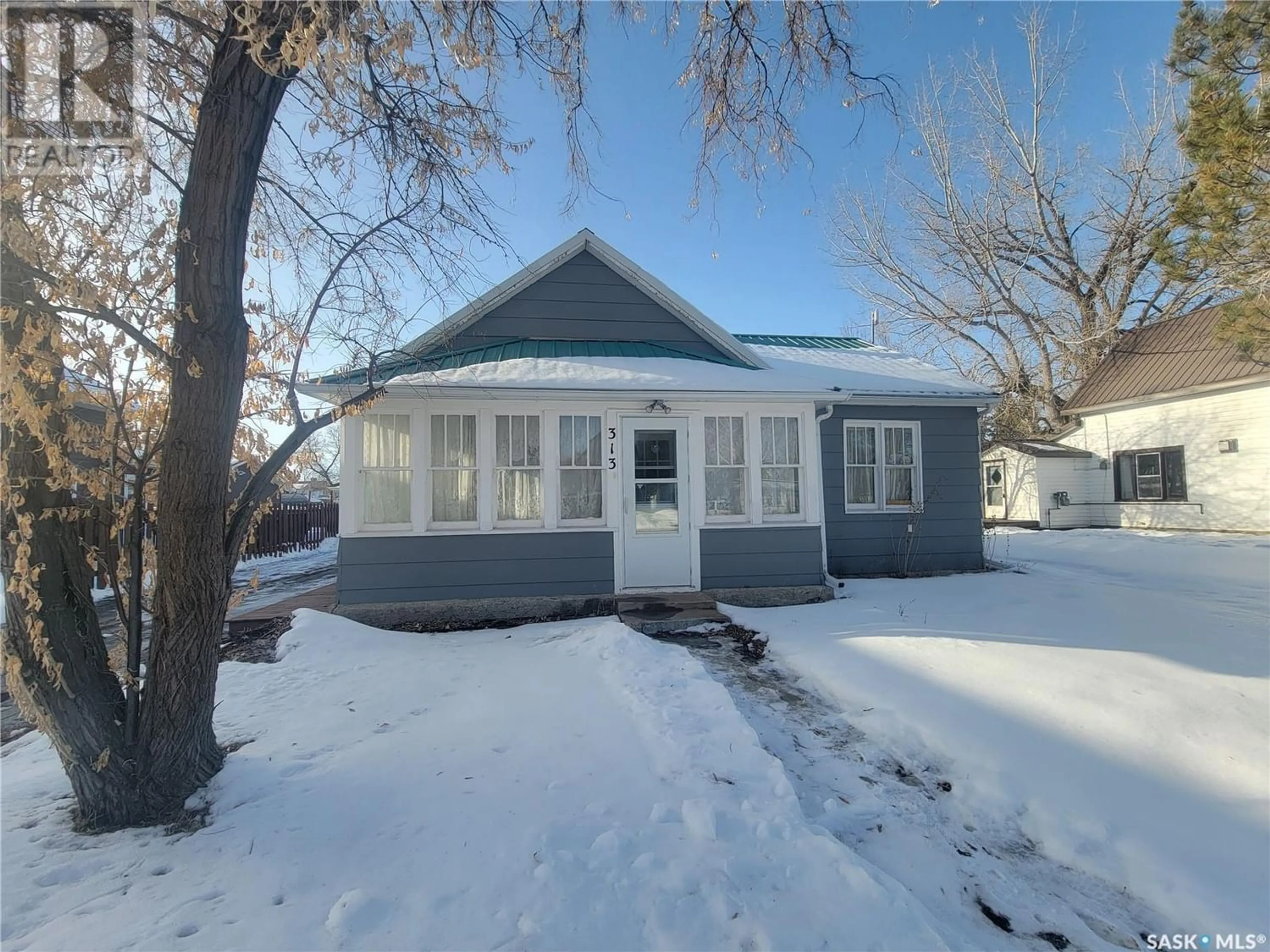 Cottage for 313 1st STREET W, Wilkie Saskatchewan S0K4W0