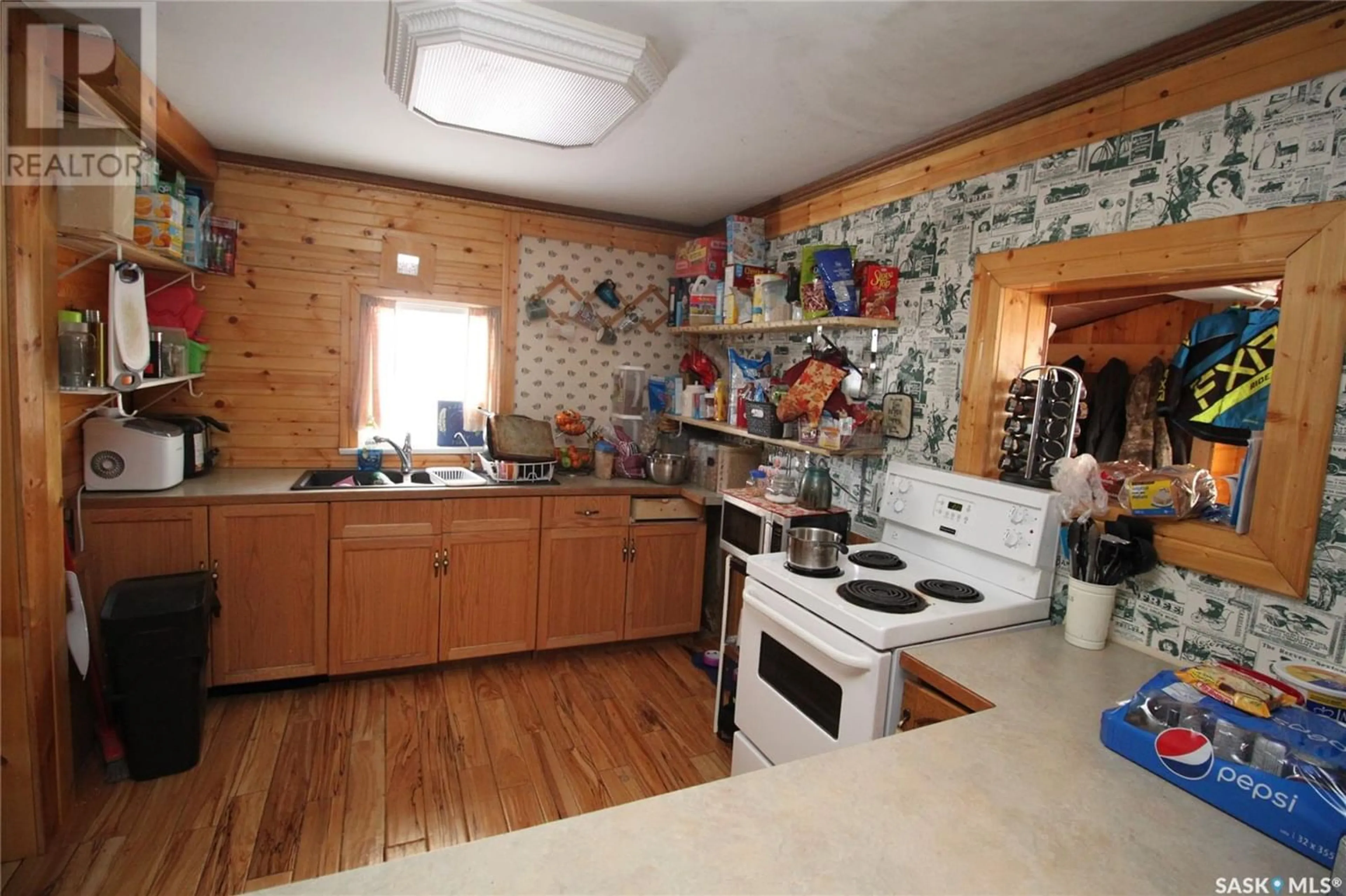 Kitchen for 1525 Kilburn AVENUE, Saskatoon Saskatchewan S7M0K1